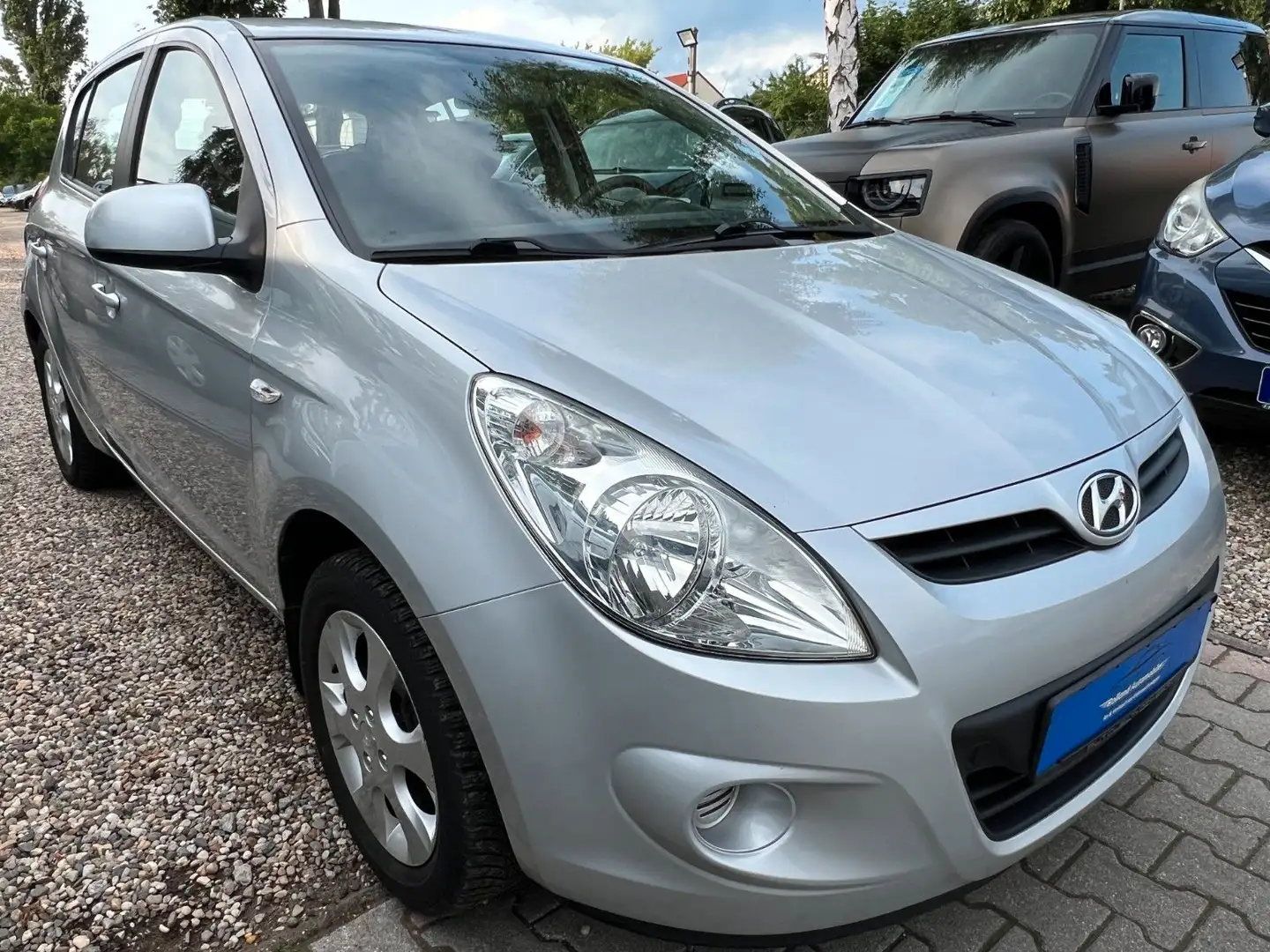 Hyundai i20 Classic*2.HD*Klima*E-Paket*TÜV NEU Silber - 2