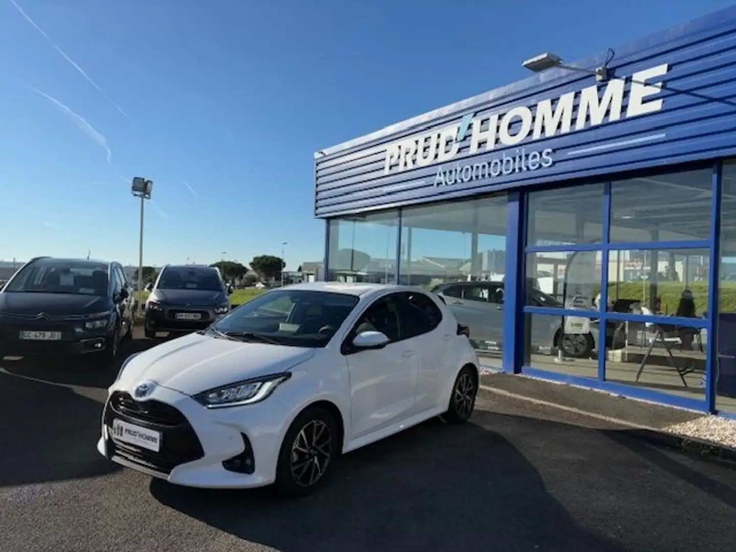 Toyota Yaris 116H COLLECTION 5P HYBRIDE Blanc - 1