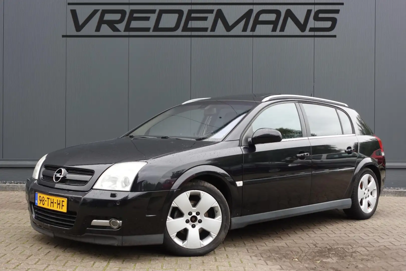 Opel Signum 2.2 DTi Cosmo Zwart - 1