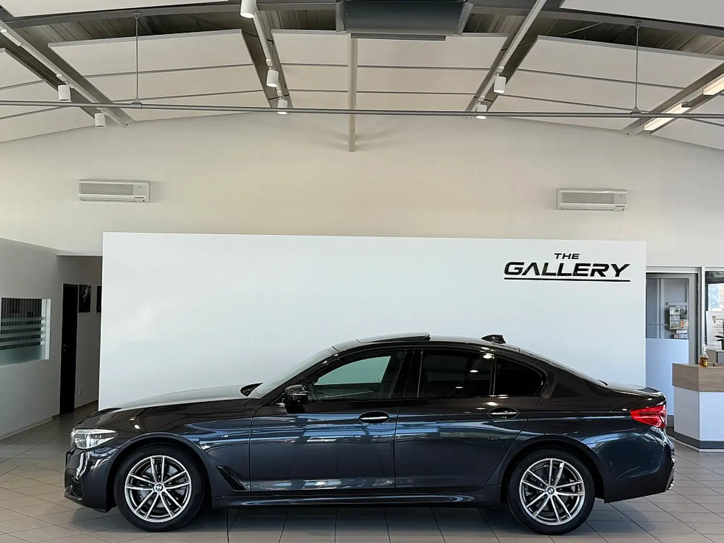 BMW 520 d M-Sport Aut.*Sitzkühlung*Schiebedach*360° Gris - 1