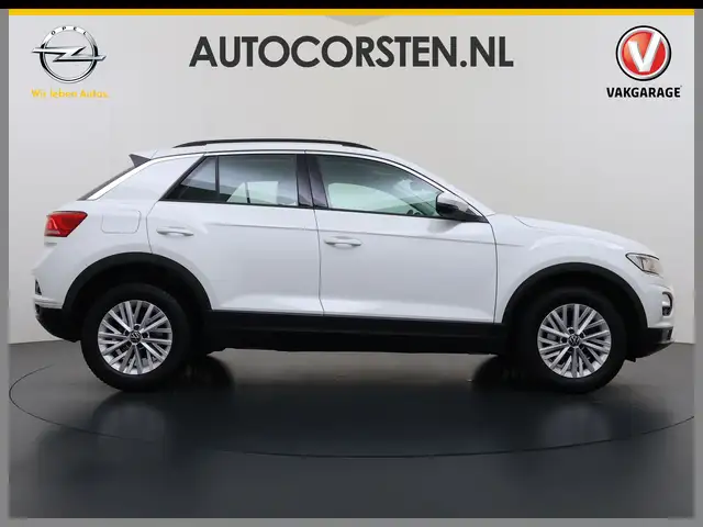 Volkswagen T-Roc view 4