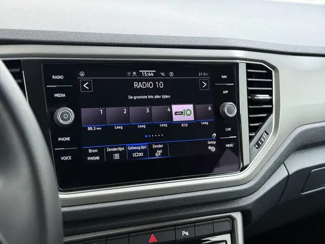 Volkswagen T-Roc view 14