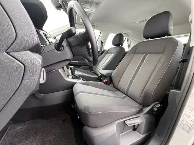 Volkswagen T-Roc view 10
