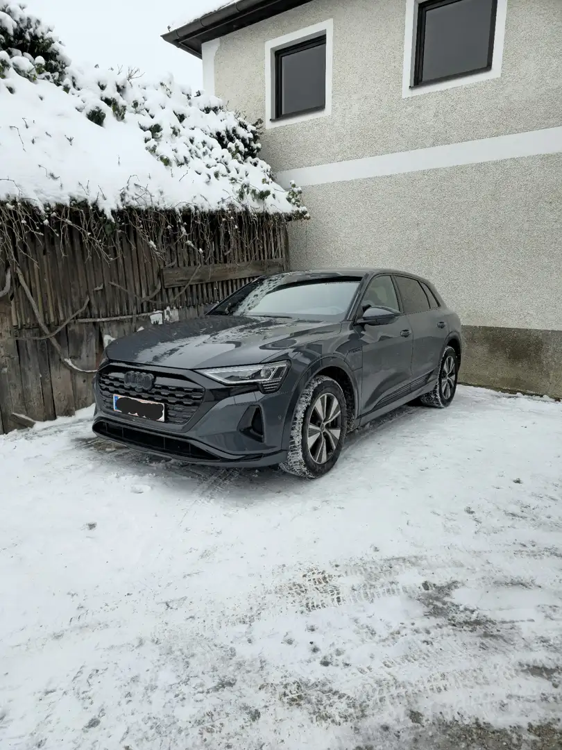 Audi Q8 e-tron 50 quattro 89kWh Business Grau - 2