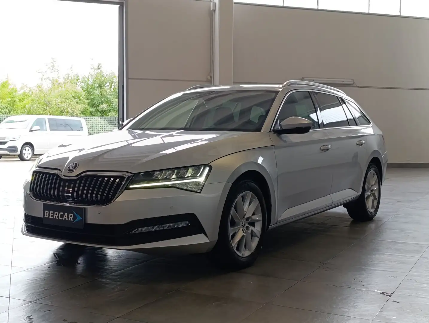Skoda Superb Superb 2.0 TDI EVO 122 CV SCR DSG Wagon Executive Silber - 1