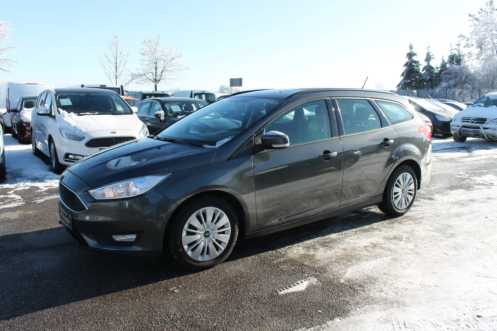 Ford Focus 1.0 125 PS NAVI KLIMA PDC SHZ Grau - 1