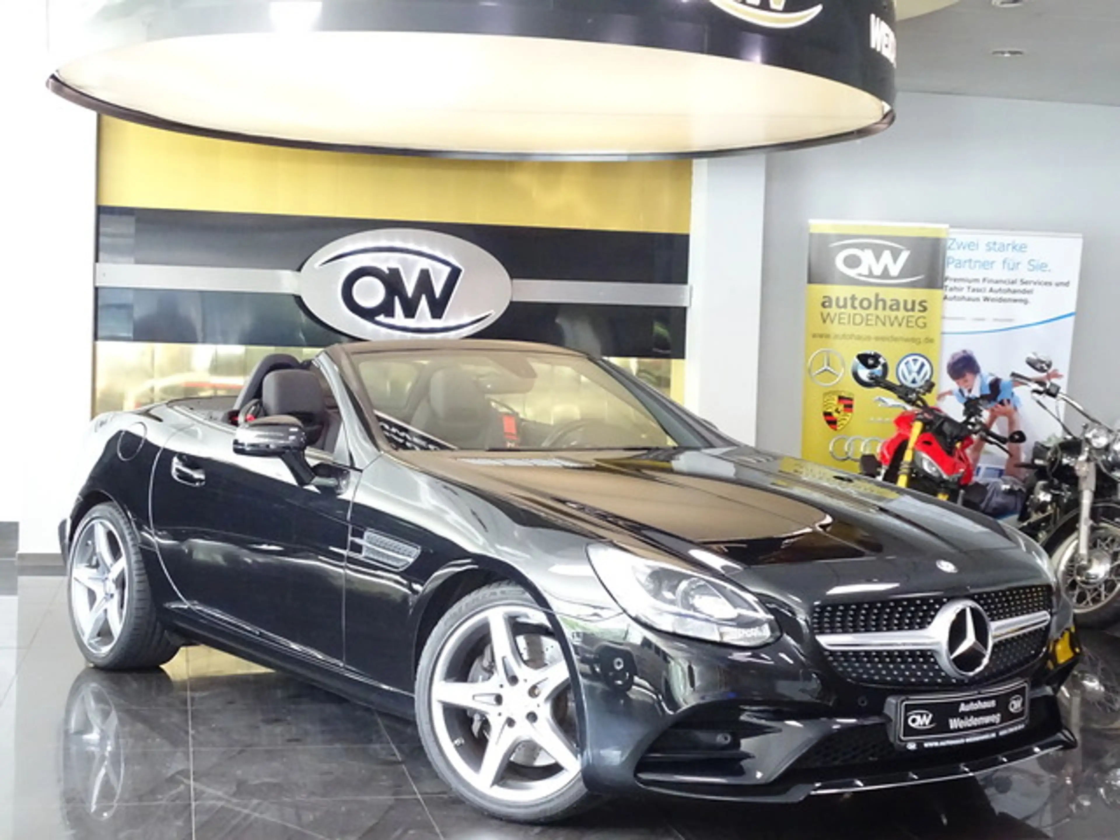 Mercedes-Benz SLC 200 AMG Pano Leder LED Navi Airs.erst30942KM — photo 5