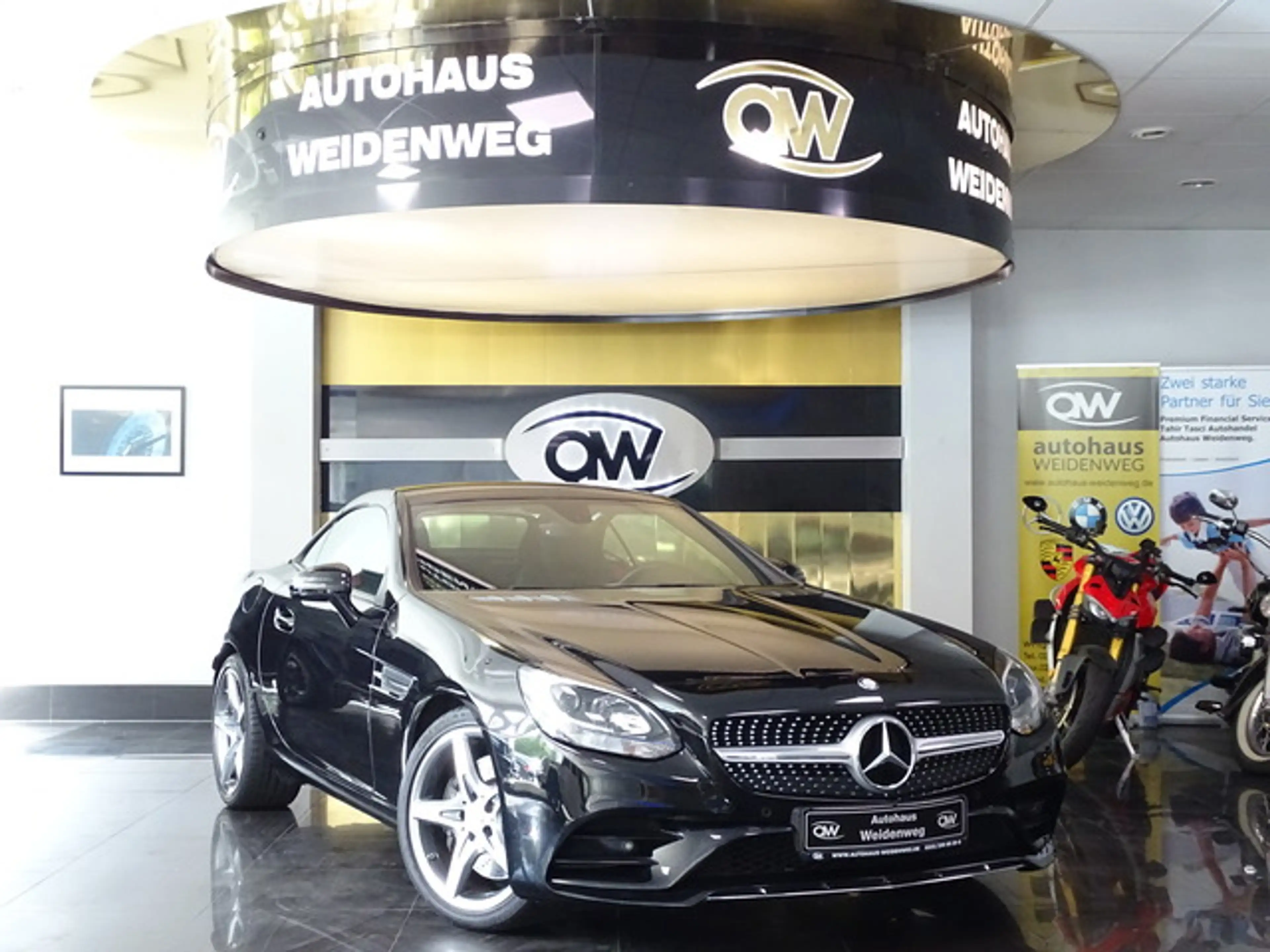 Mercedes-Benz SLC 200 AMG Pano Leder LED Navi Airs.erst30942KM — photo 2