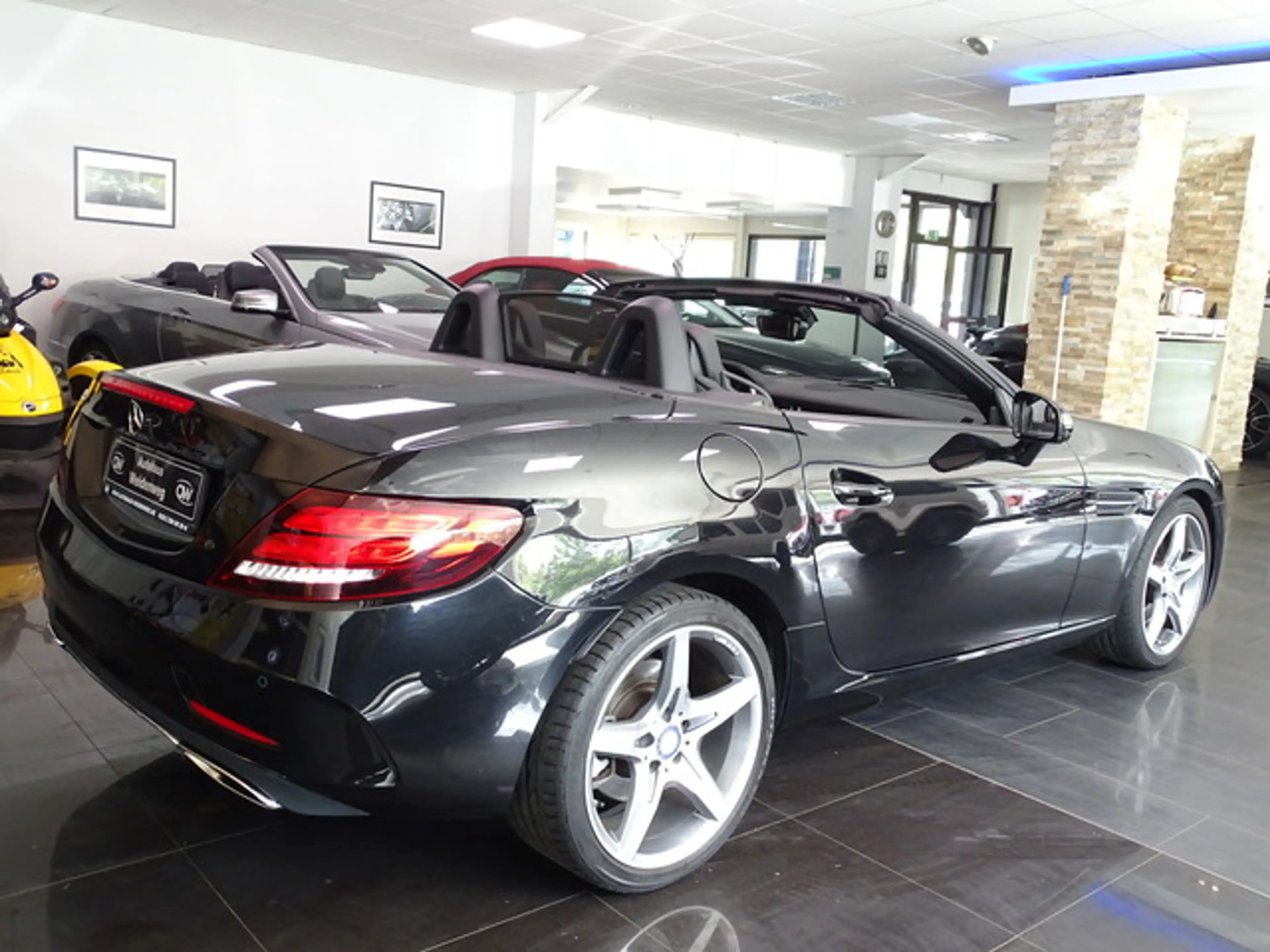 Mercedes-Benz SLC 200 AMG Pano Leder LED Navi Airs.erst30942KM — photo 11