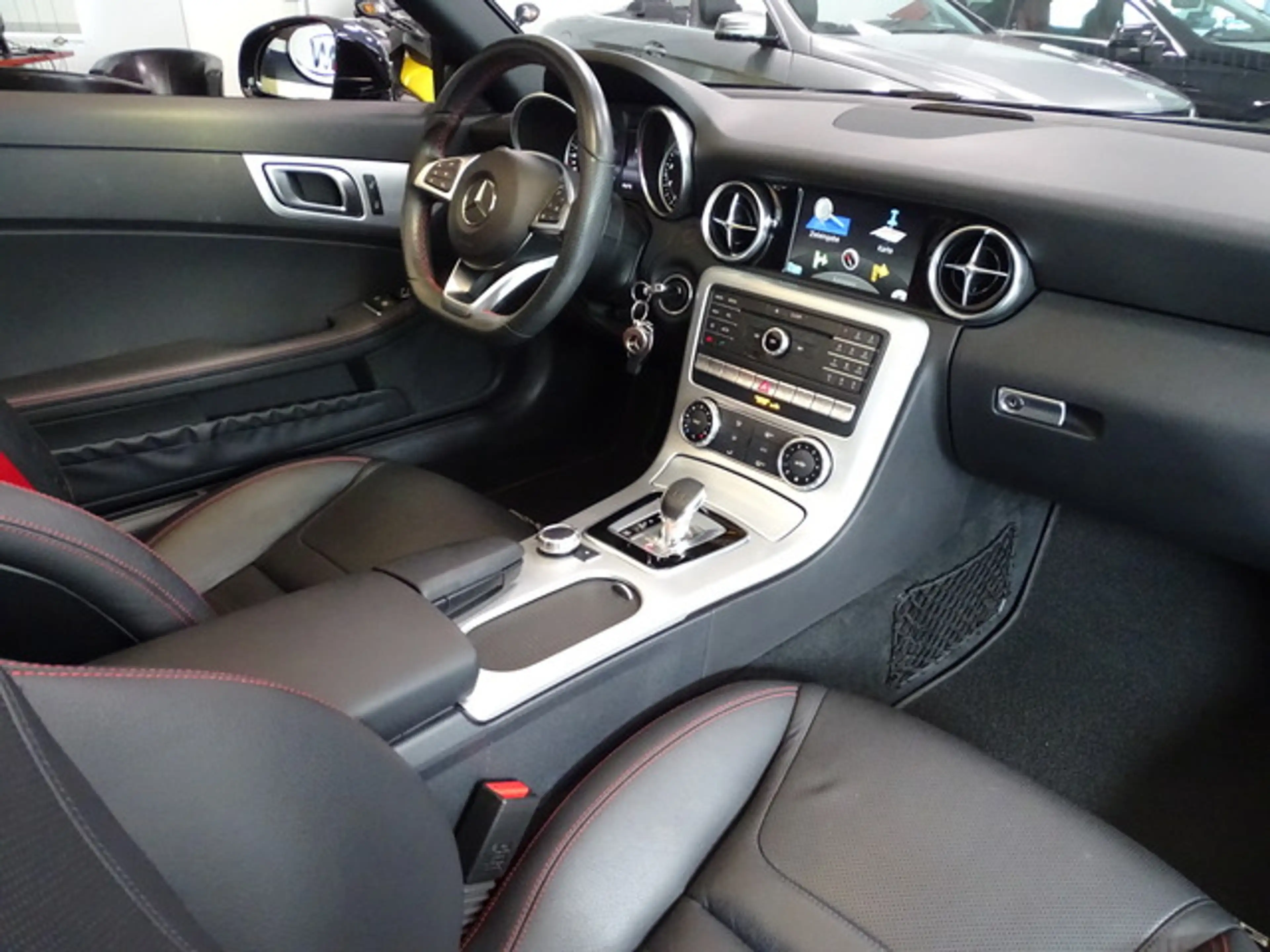 Mercedes-Benz SLC 200 AMG Pano Leder LED Navi Airs.erst30942KM — photo 15