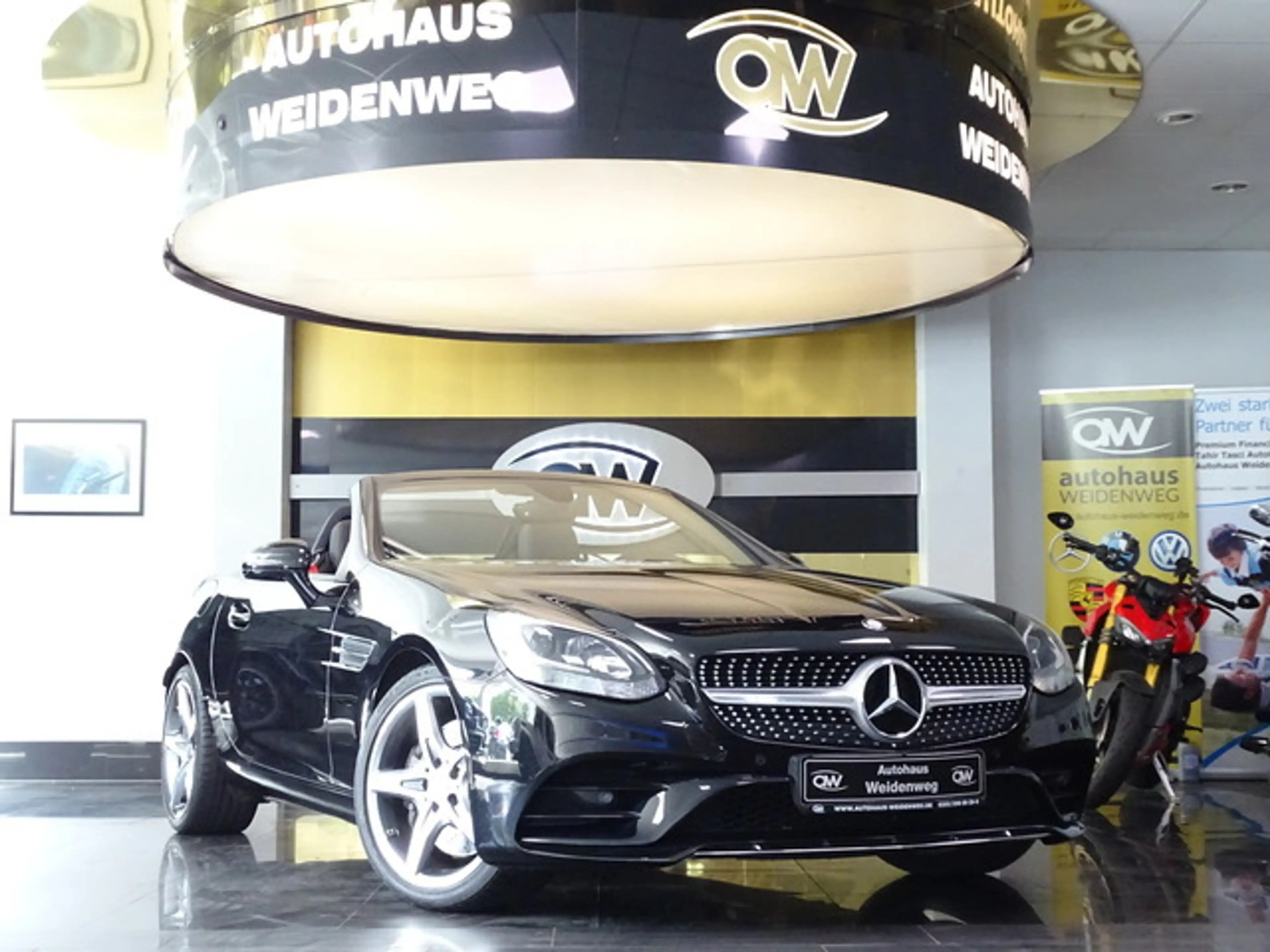 Mercedes-Benz SLC 200 AMG Pano Leder LED Navi Airs.erst30942KM — photo 3