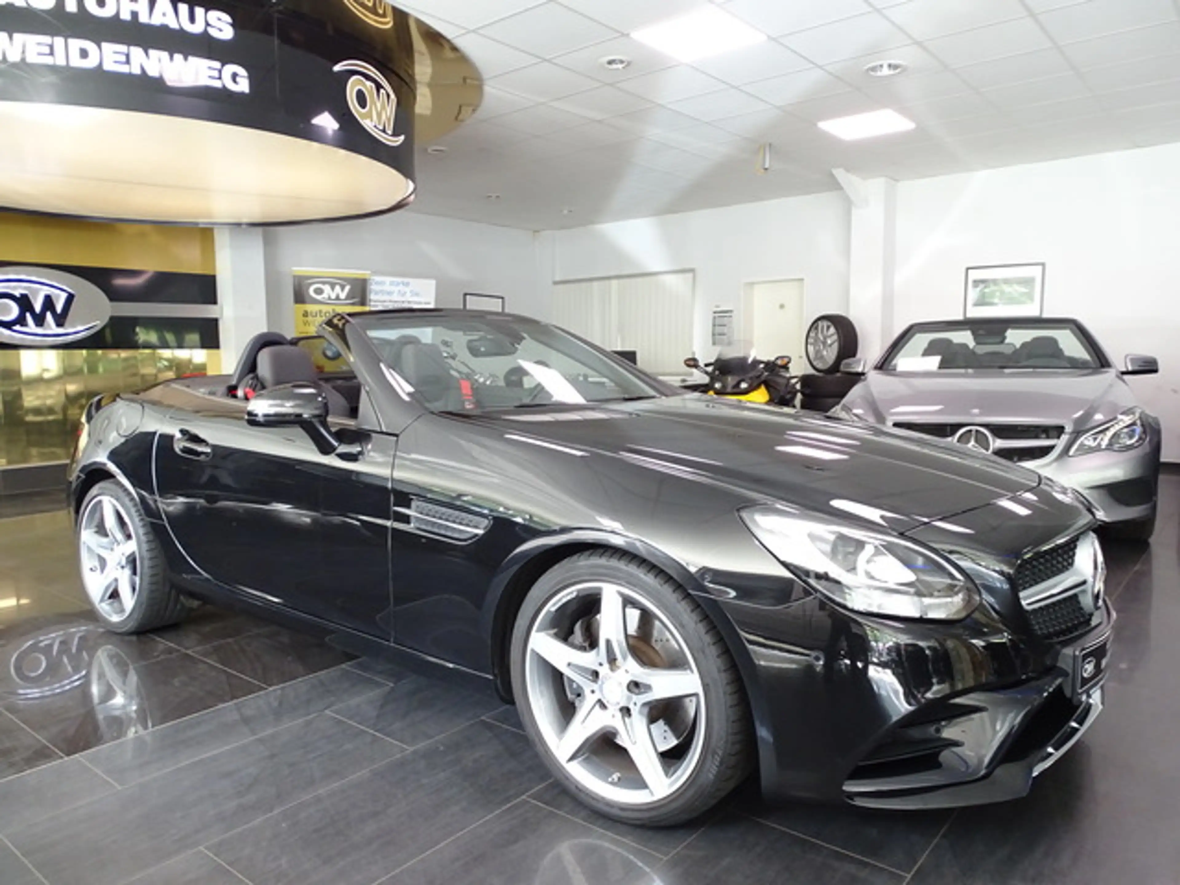 Mercedes-Benz SLC 200 AMG Pano Leder LED Navi Airs.erst30942KM — photo 13