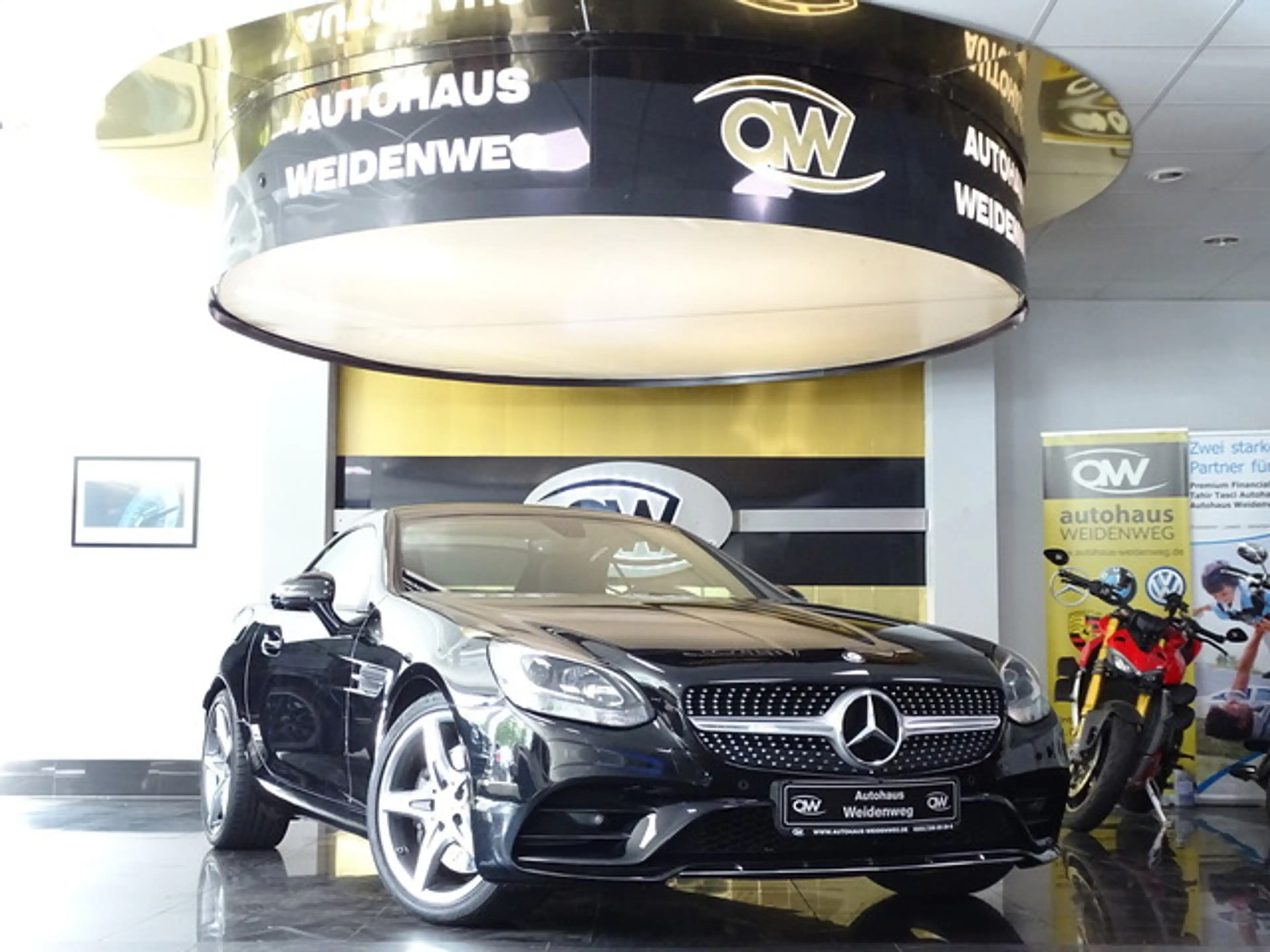 Mercedes-Benz SLC 200 AMG Pano Leder LED Navi Airs.erst30942KM — photo 4