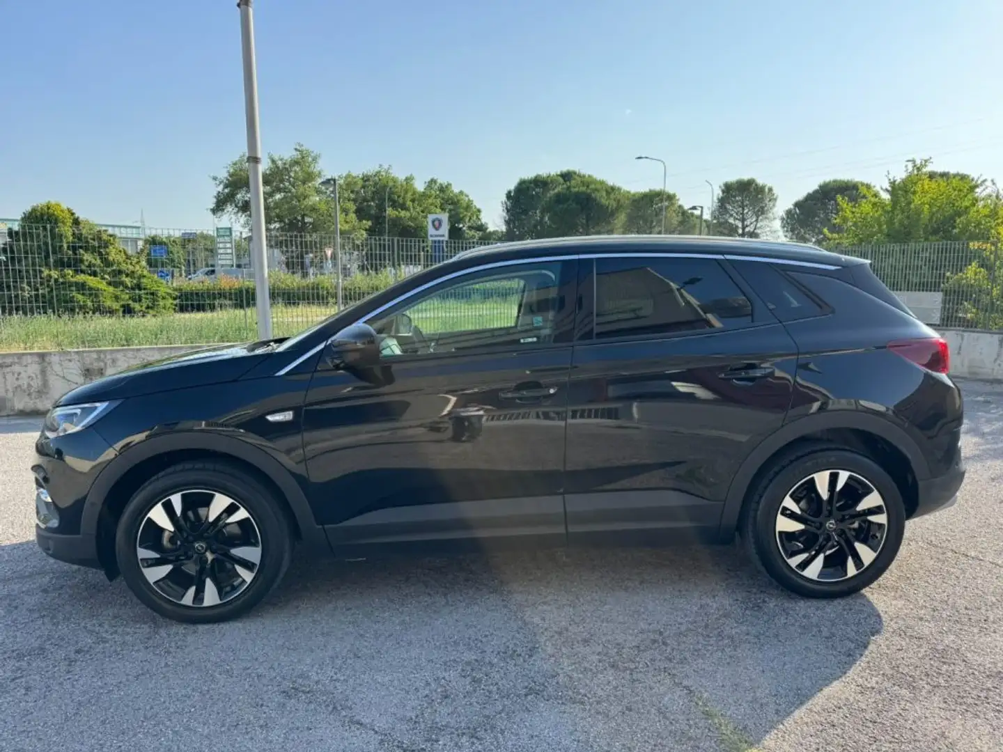 Opel Grandland X 1.6 d 120cv Ultimate km 80.000 Nero - 2