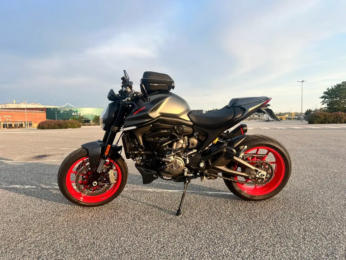 Ducati Monster 937 Zwart - 1