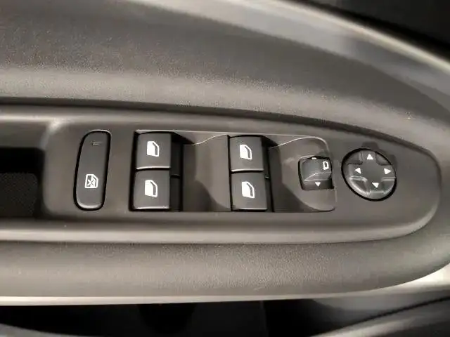 Jeep Avenger view 18