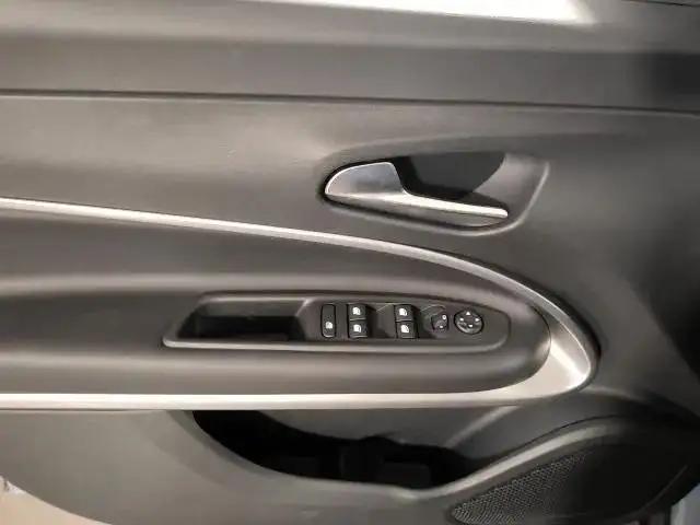 Jeep Avenger view 17