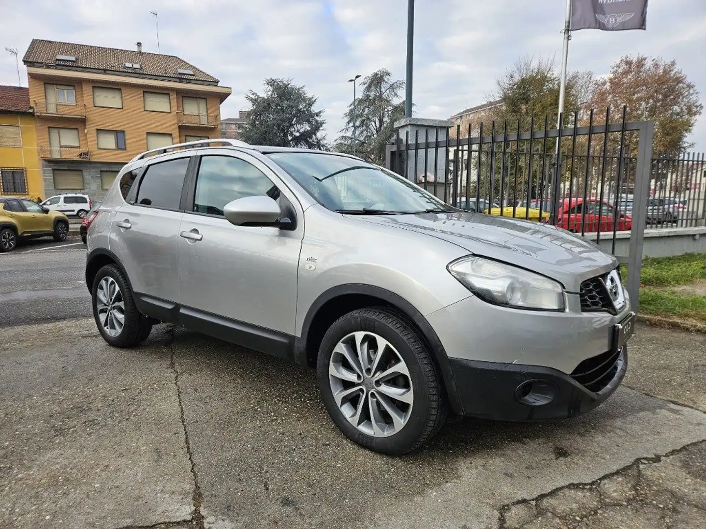 Nissan Qashqai 2.0 dCi DPF 4WD Grey - 2