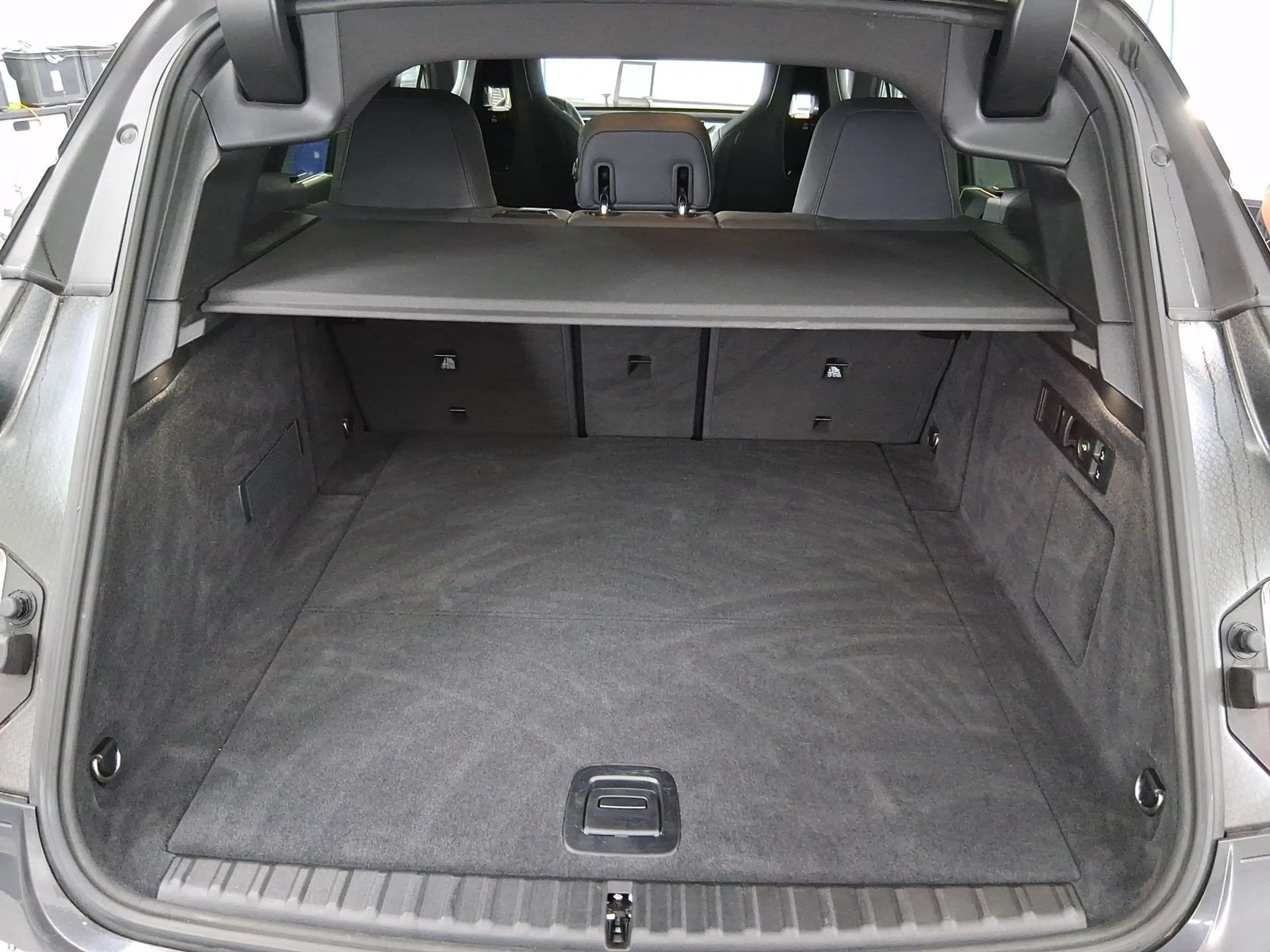 BMW iX xDrive40 AHK*Laser*Luftfeder*Pano*Suite*22" — photo 12
