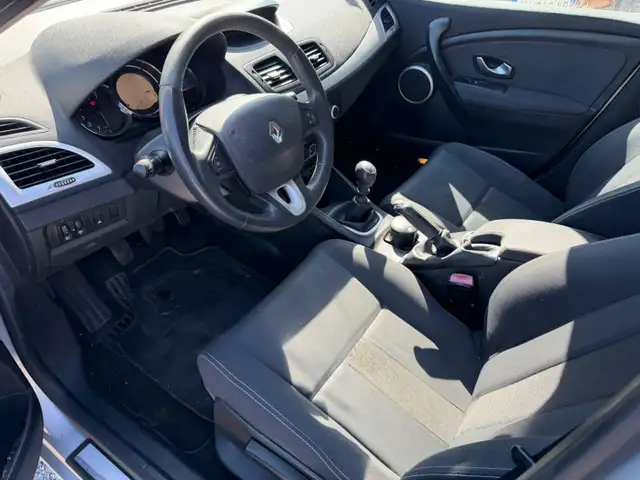 Renault Megane view 8