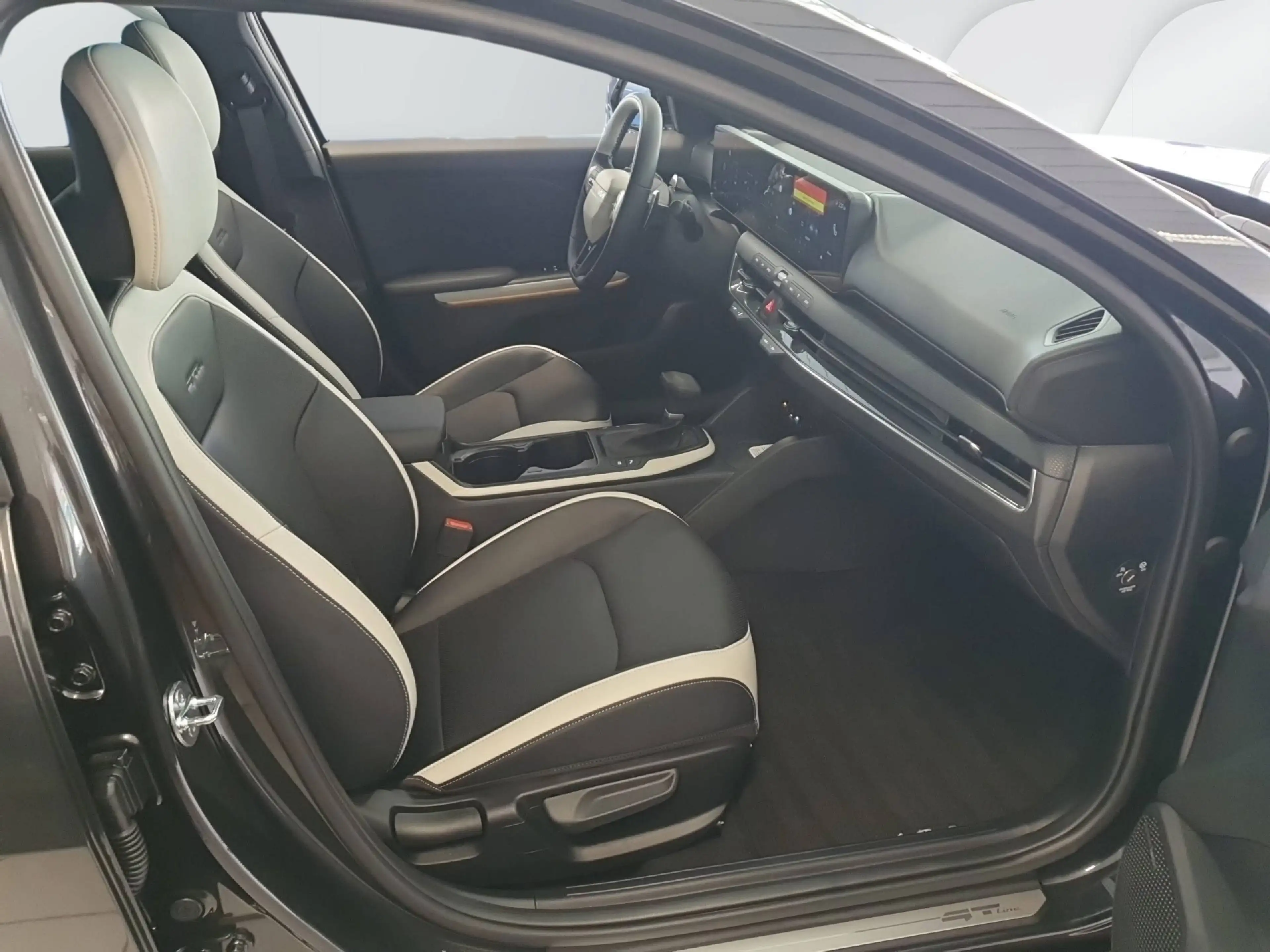 Kia K4 K4 1.6 T-GDI DCT7 150 GT-Line — photo 6