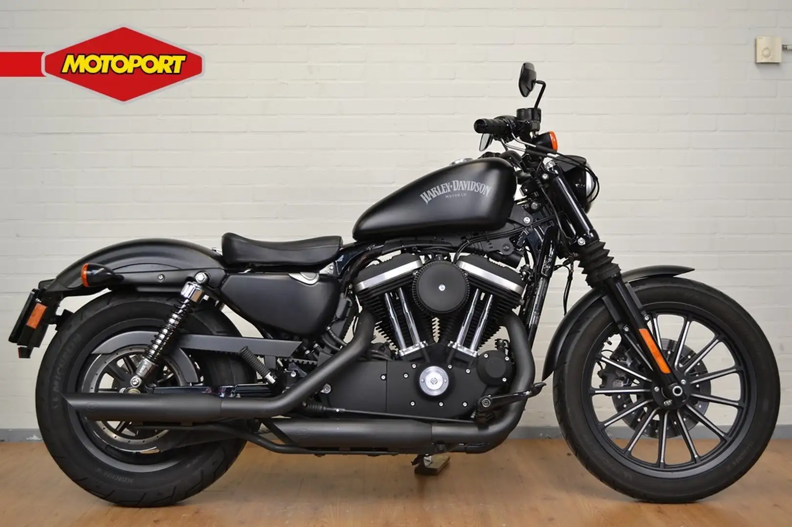 Harley-Davidson XL 883 IRON Zwart - 1