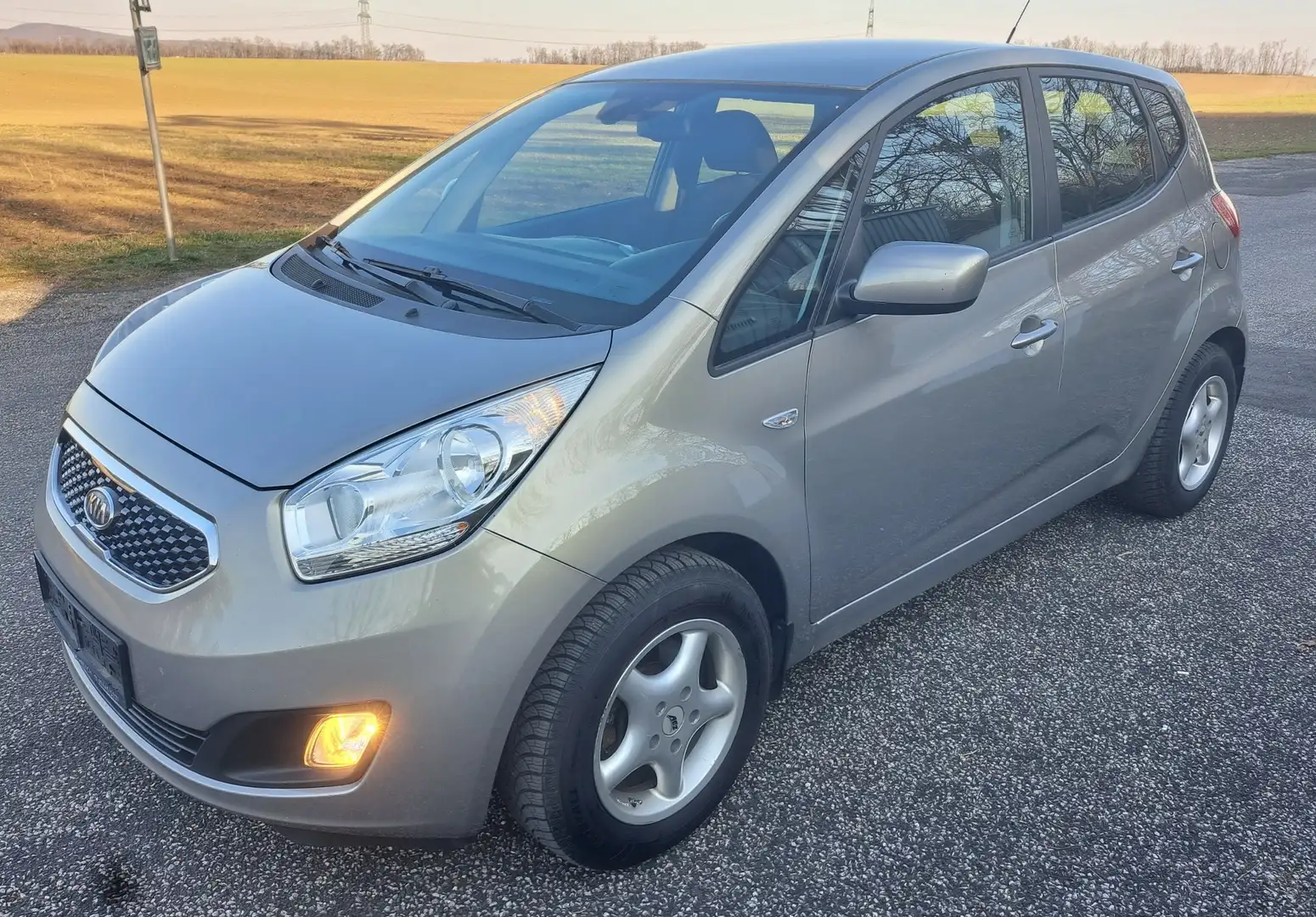 Kia Venga 1,4 CRDi Active ISG Grau - 1