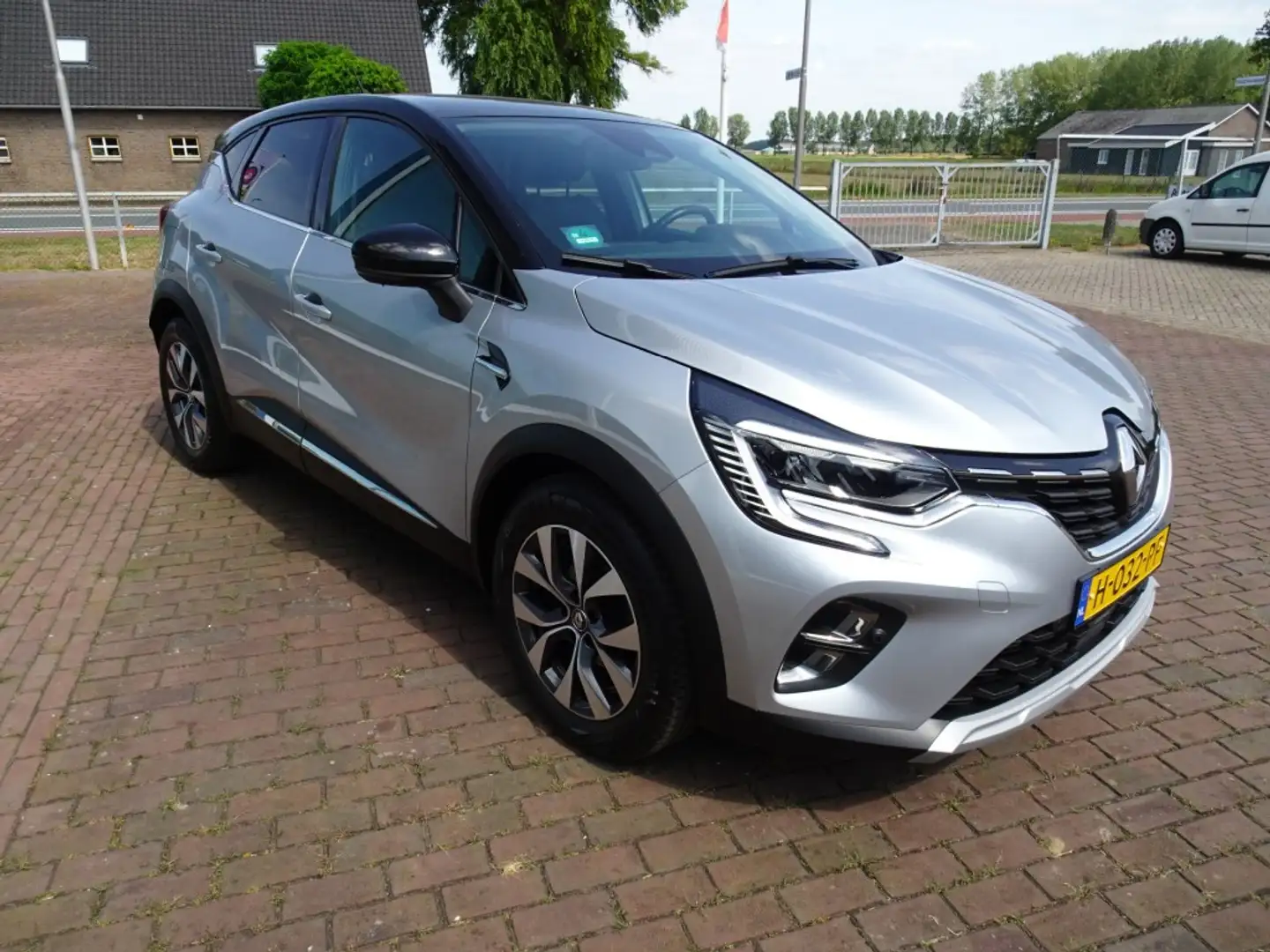 Renault Captur 1.0 Tce Intens Camera/Navi/LED/PDC/Clima Grijs - 2