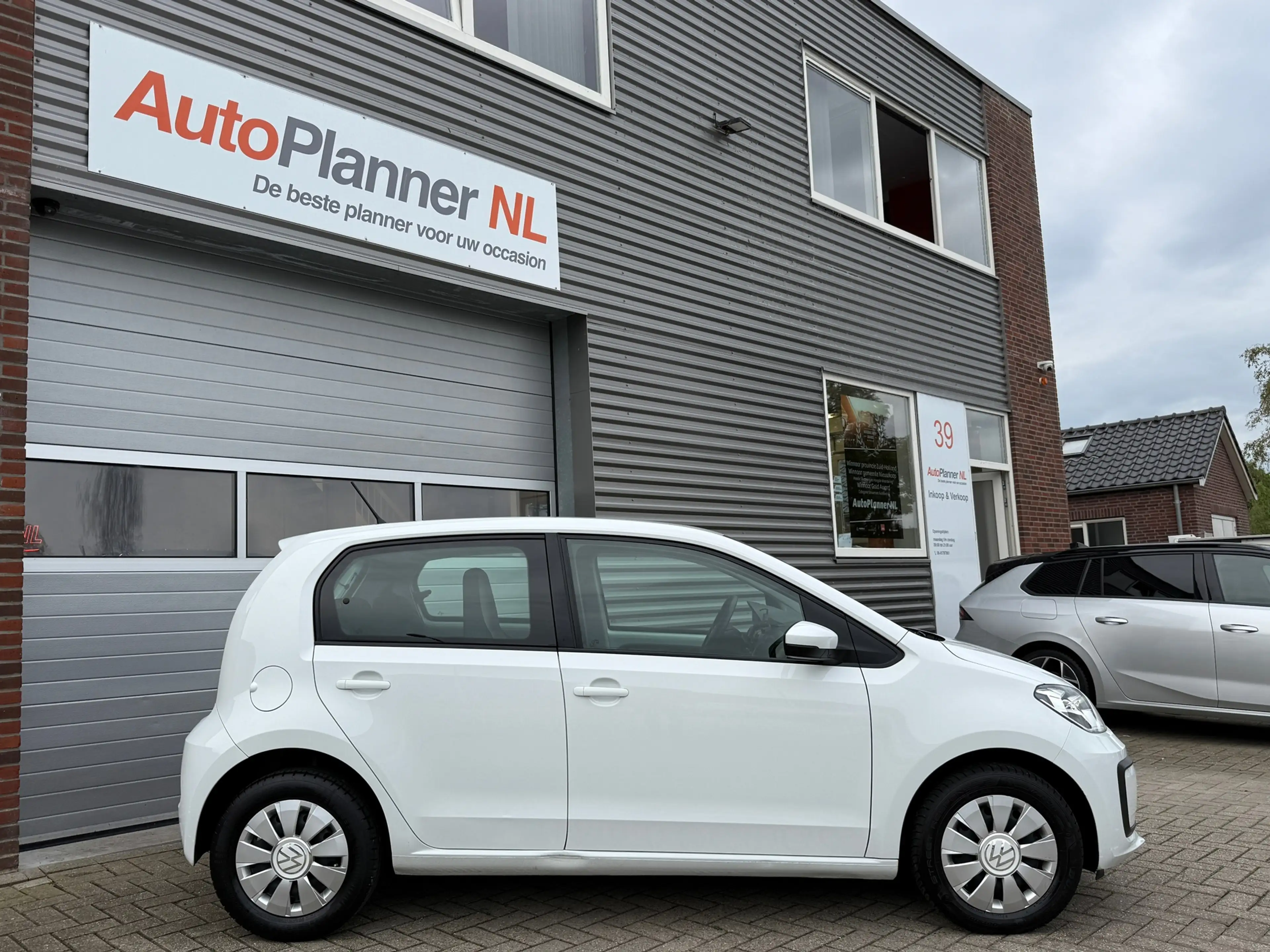 Volkswagen up! 1.0! 5-Drs! Airco! Camera! Cruise Control! — photo 3