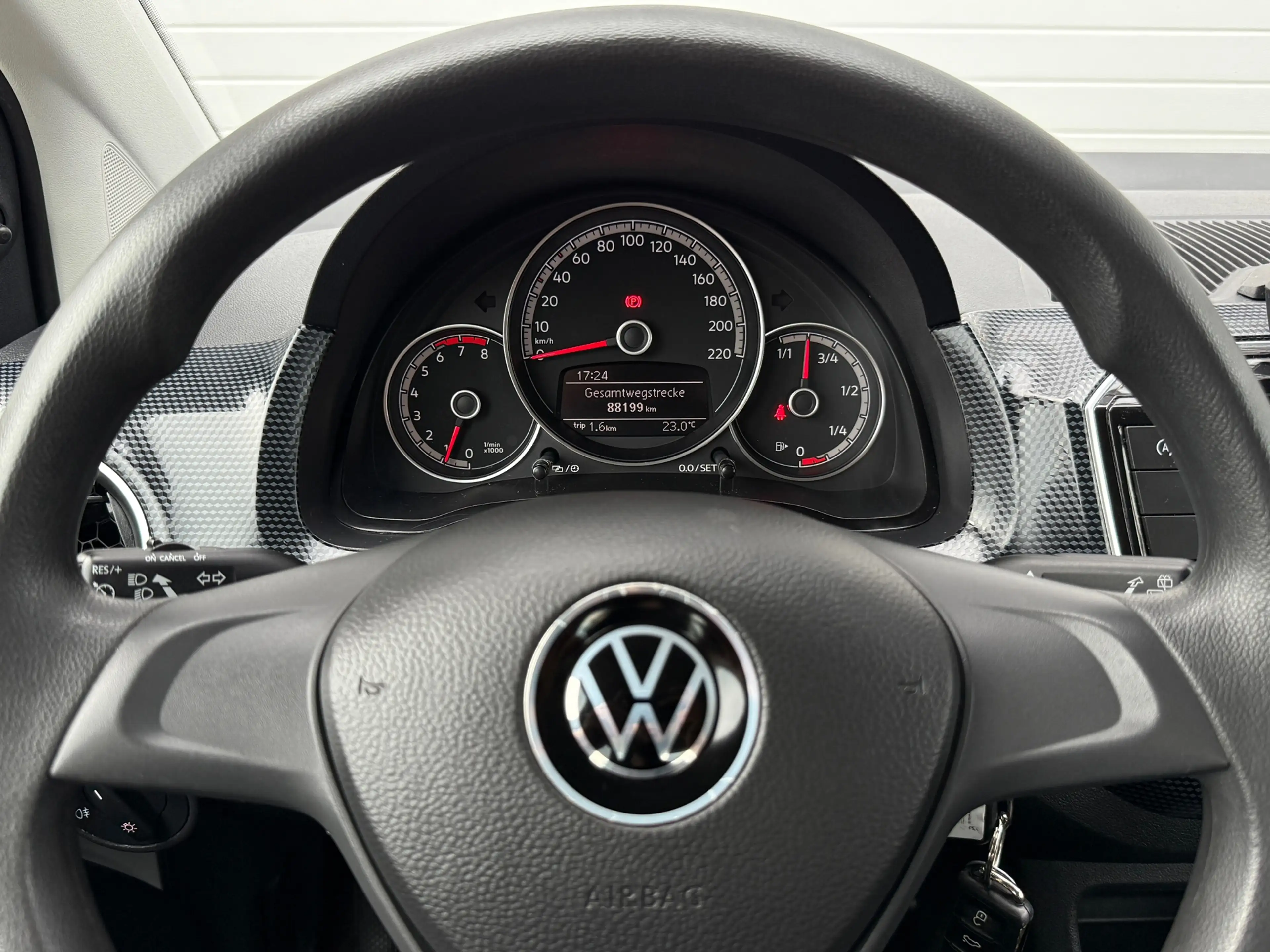 Volkswagen up! 1.0! 5-Drs! Airco! Camera! Cruise Control! — photo 12