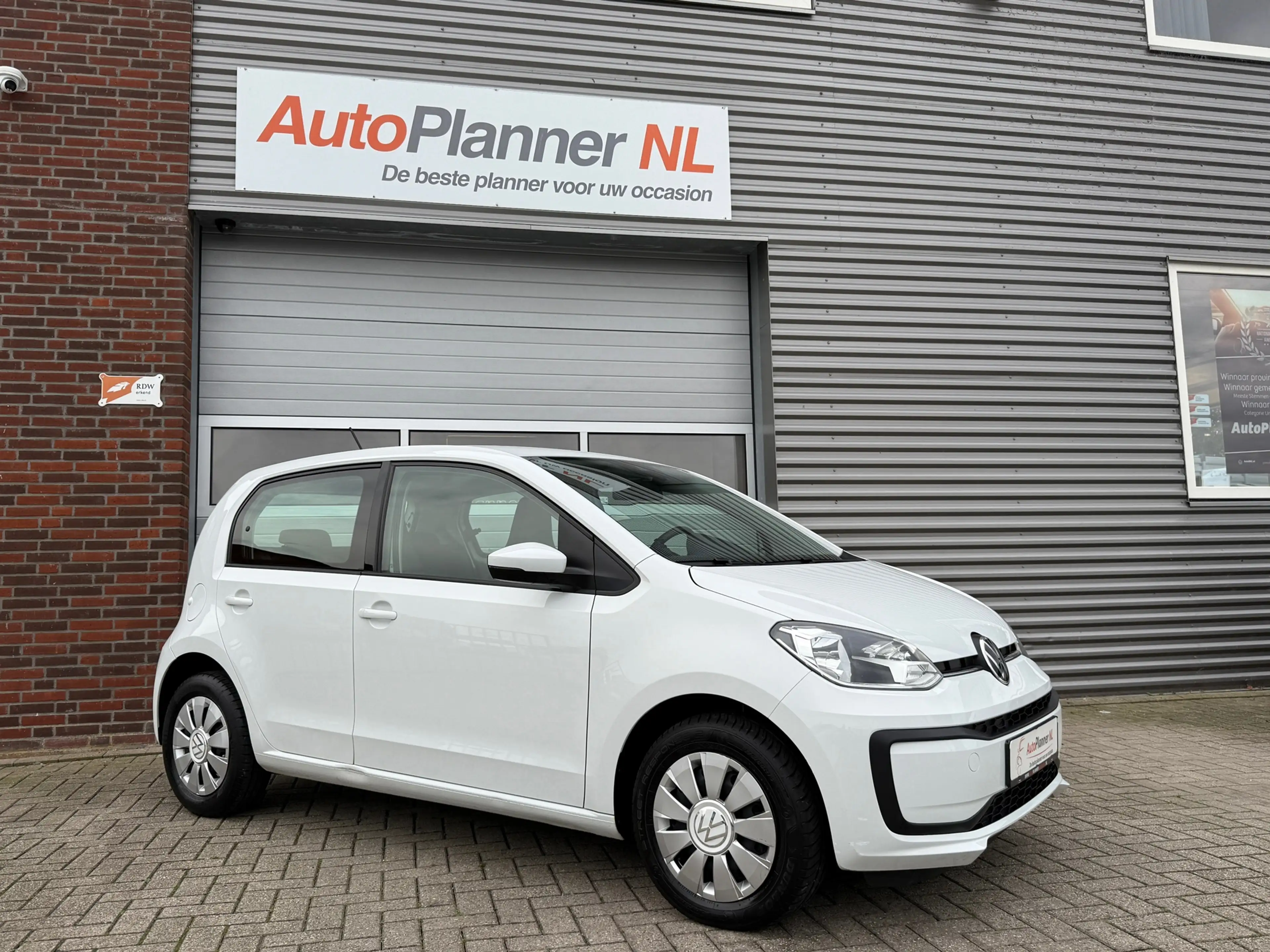 Volkswagen up! 1.0! 5-Drs! Airco! Camera! Cruise Control! — photo 2