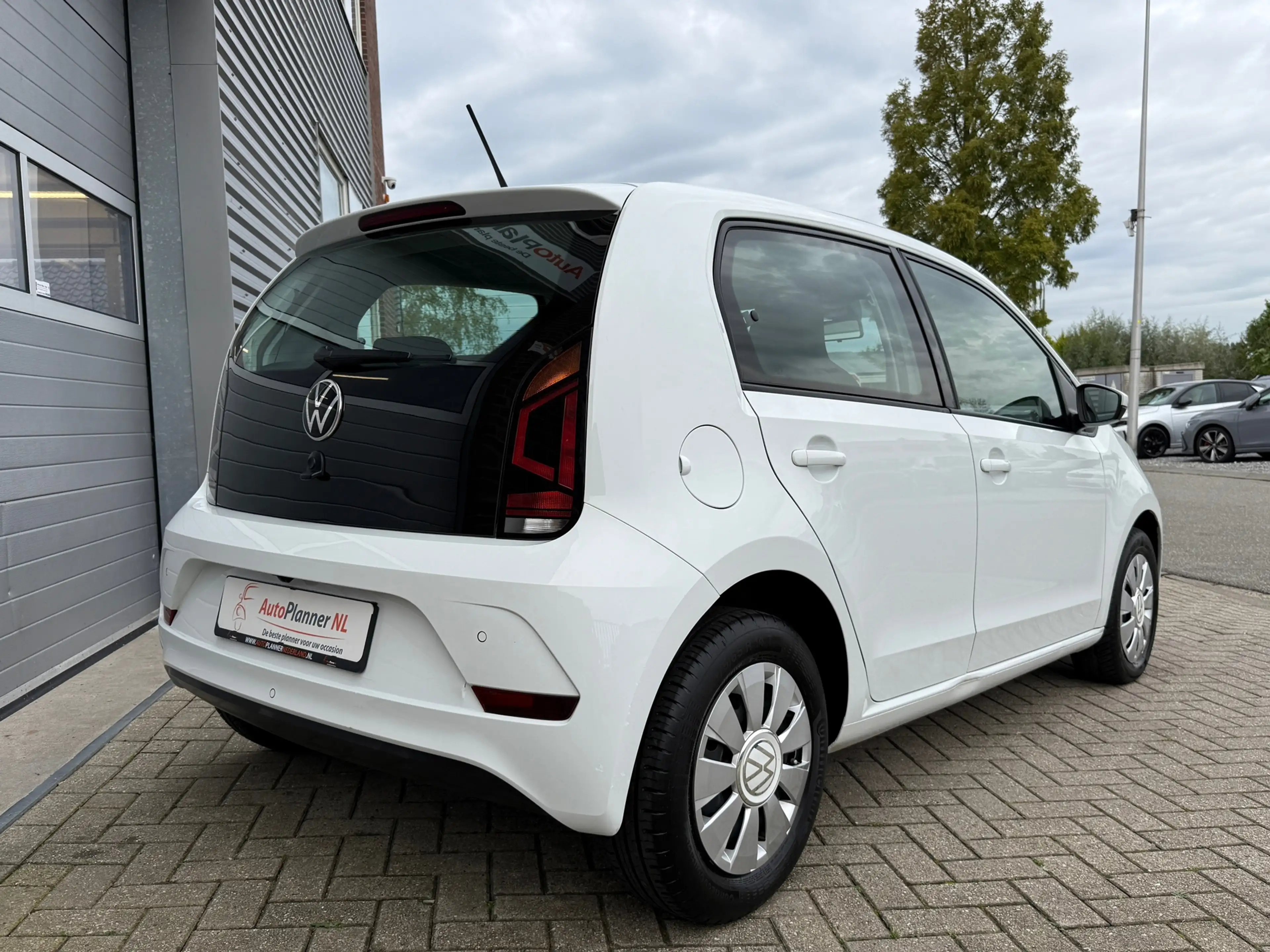 Volkswagen up! 1.0! 5-Drs! Airco! Camera! Cruise Control! — photo 4