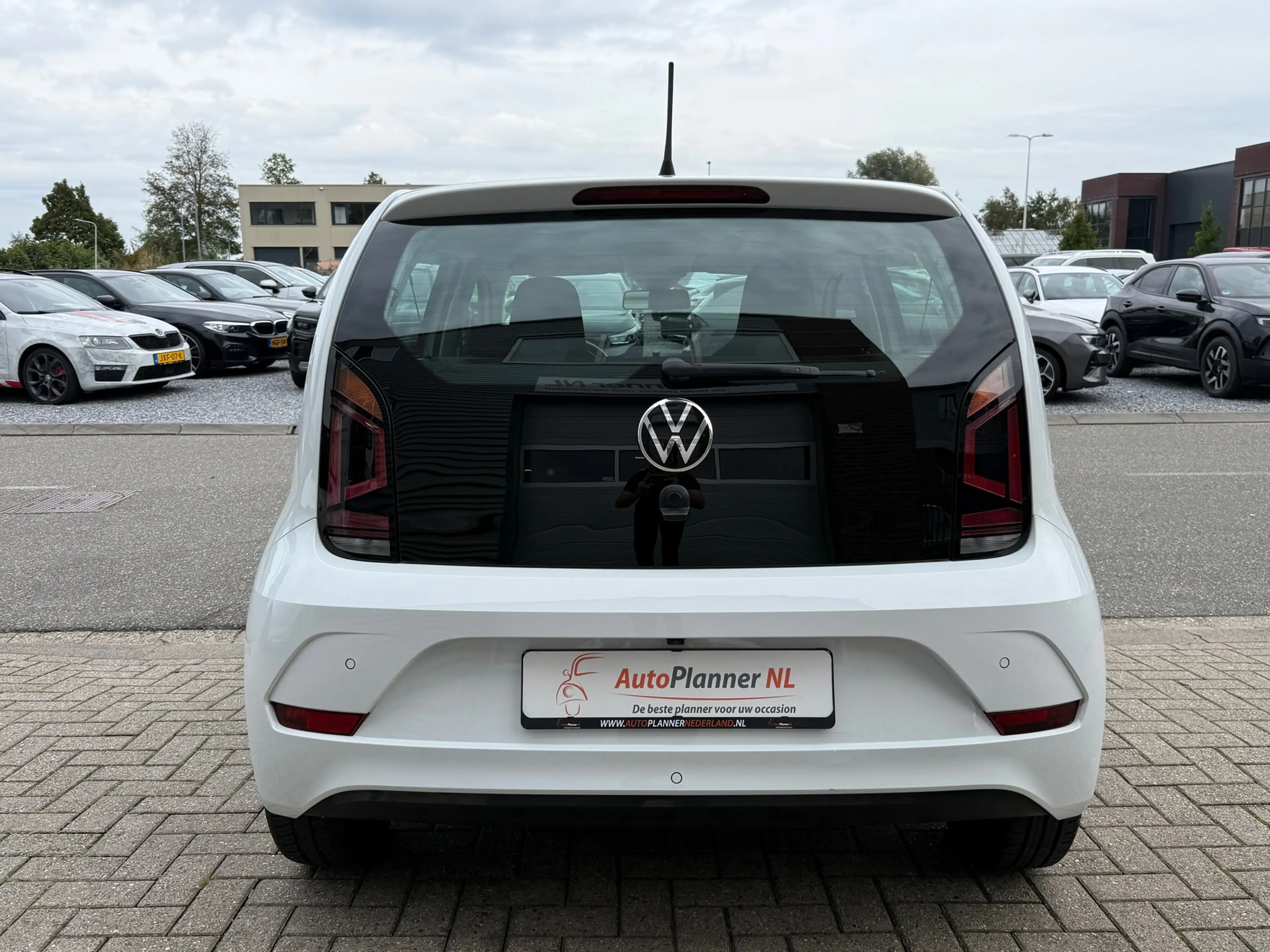 Volkswagen up! 1.0! 5-Drs! Airco! Camera! Cruise Control! — photo 5