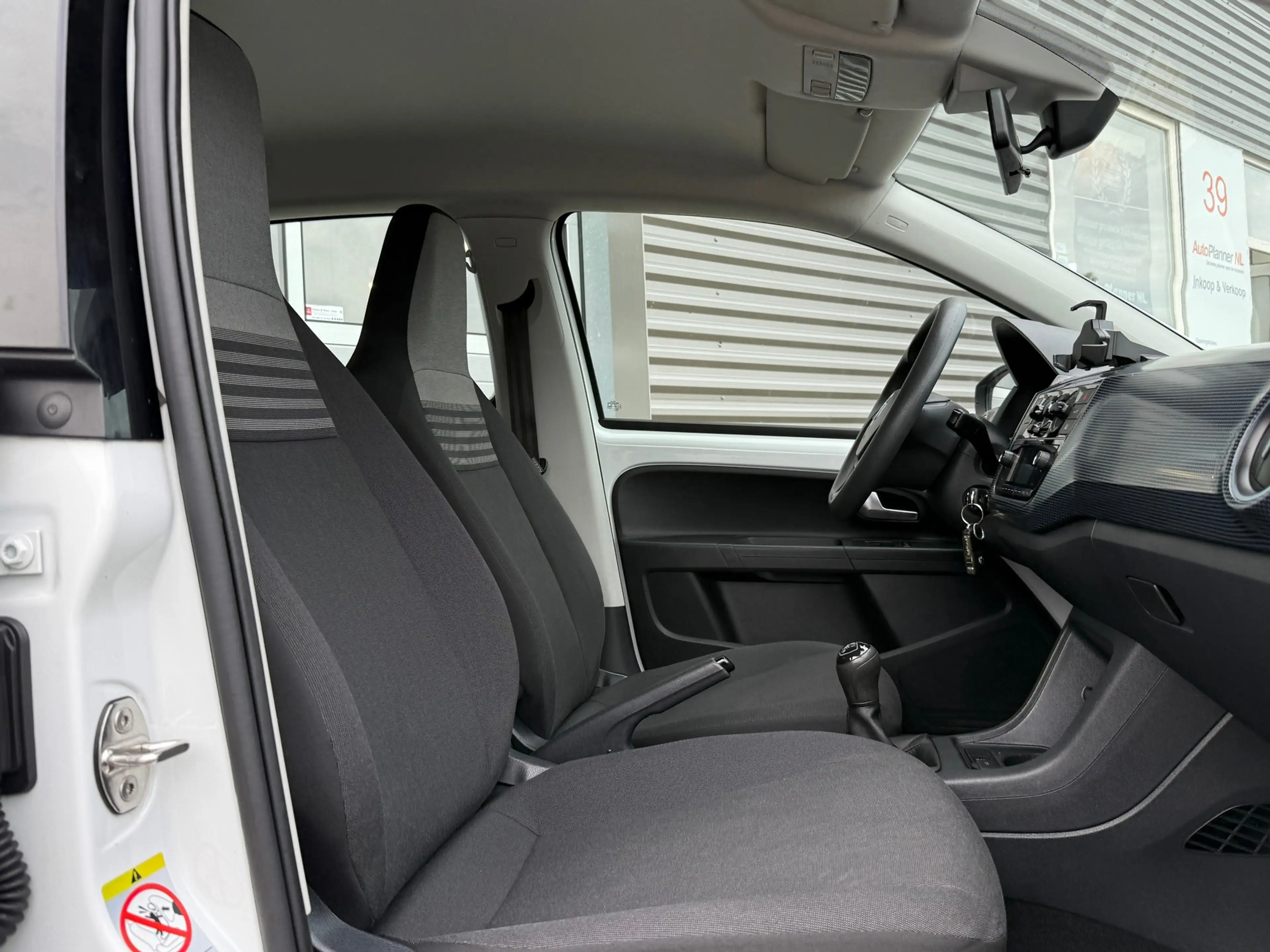 Volkswagen up! 1.0! 5-Drs! Airco! Camera! Cruise Control! — photo 15