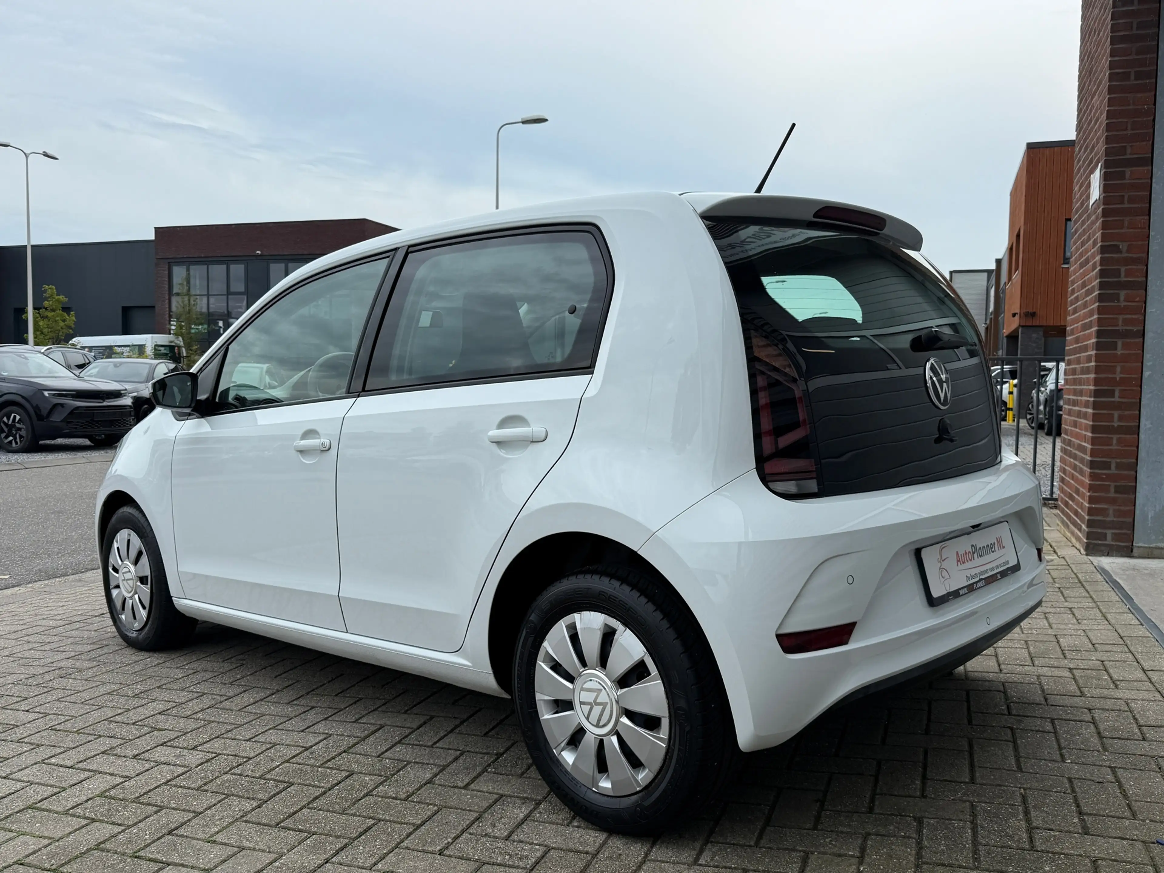 Volkswagen up! 1.0! 5-Drs! Airco! Camera! Cruise Control! — photo 6