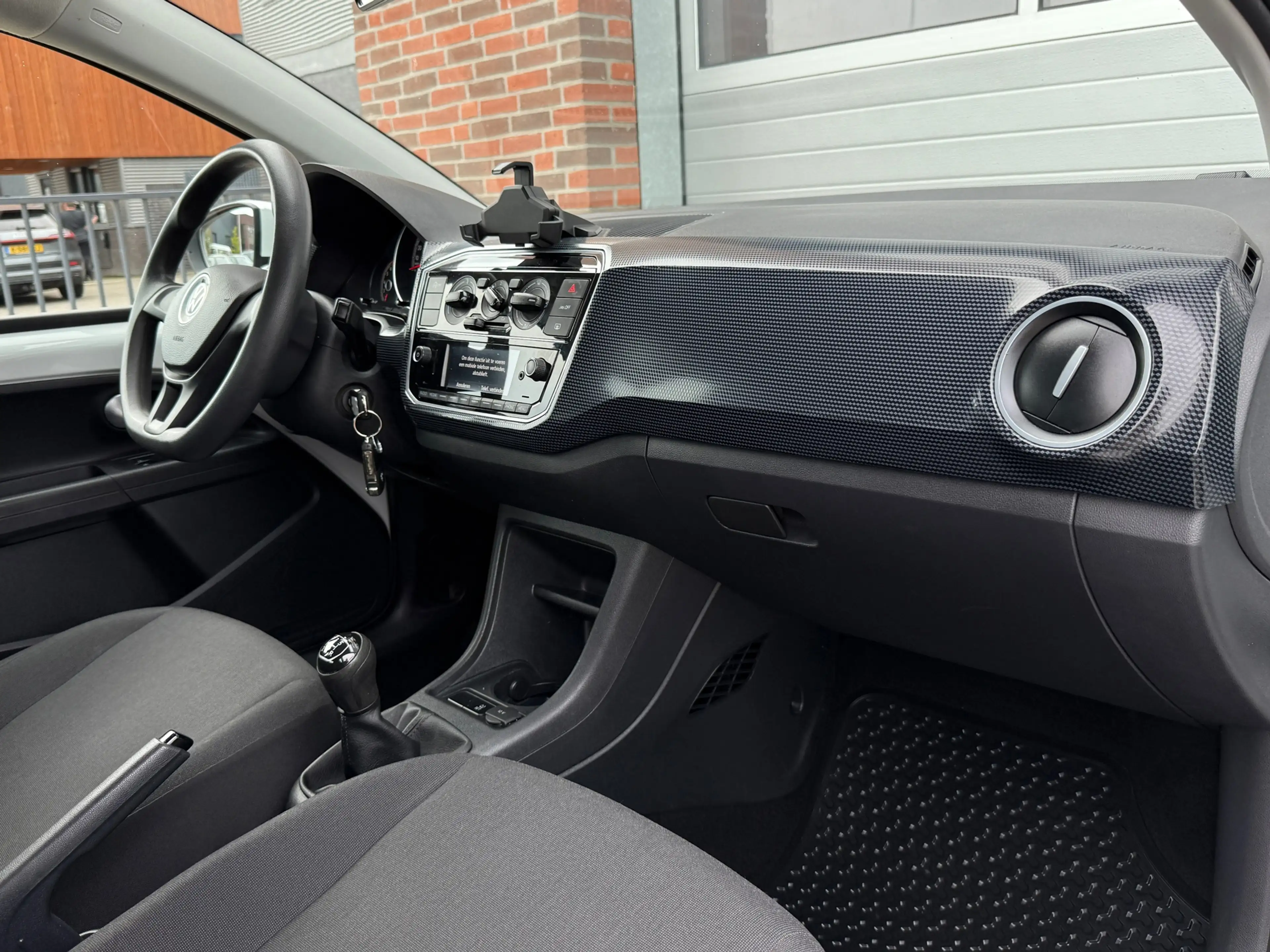 Volkswagen up! 1.0! 5-Drs! Airco! Camera! Cruise Control! — photo 13