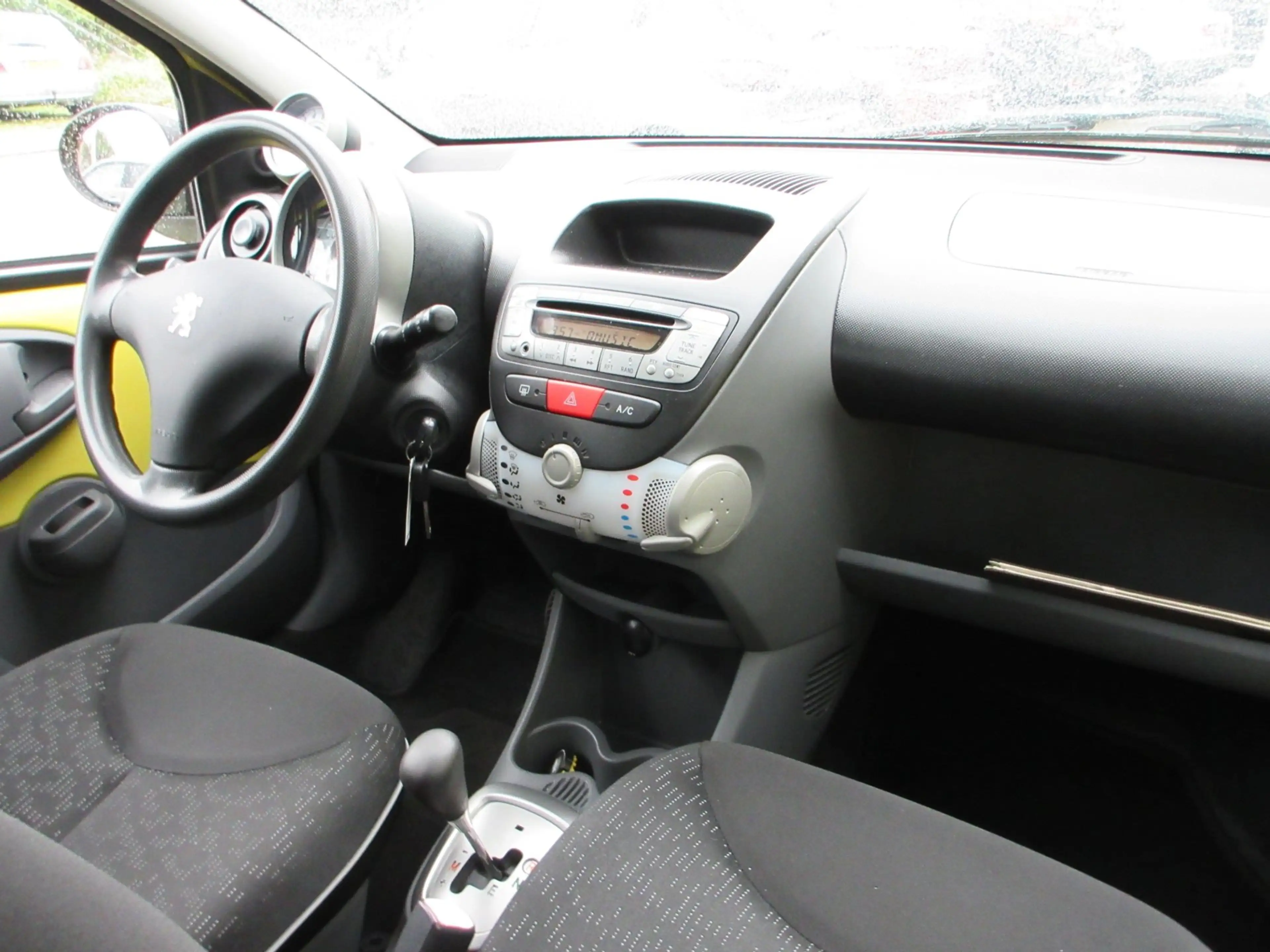 Peugeot 107 1.0-12V XS — photo 5