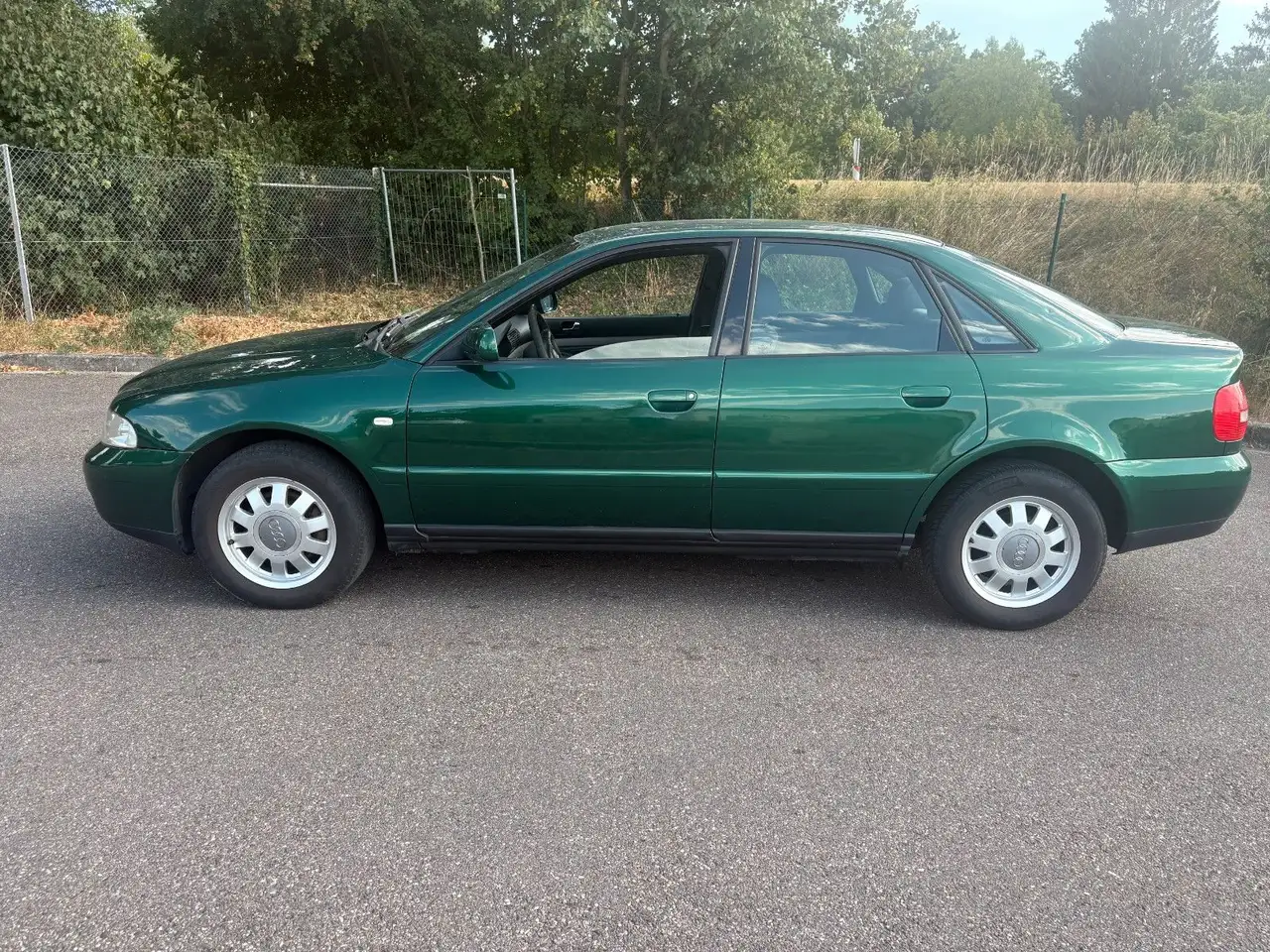 Audi A4 Benzin 1,6 Klima 5 Gang Tüv 09/2026 Alu., foto 6