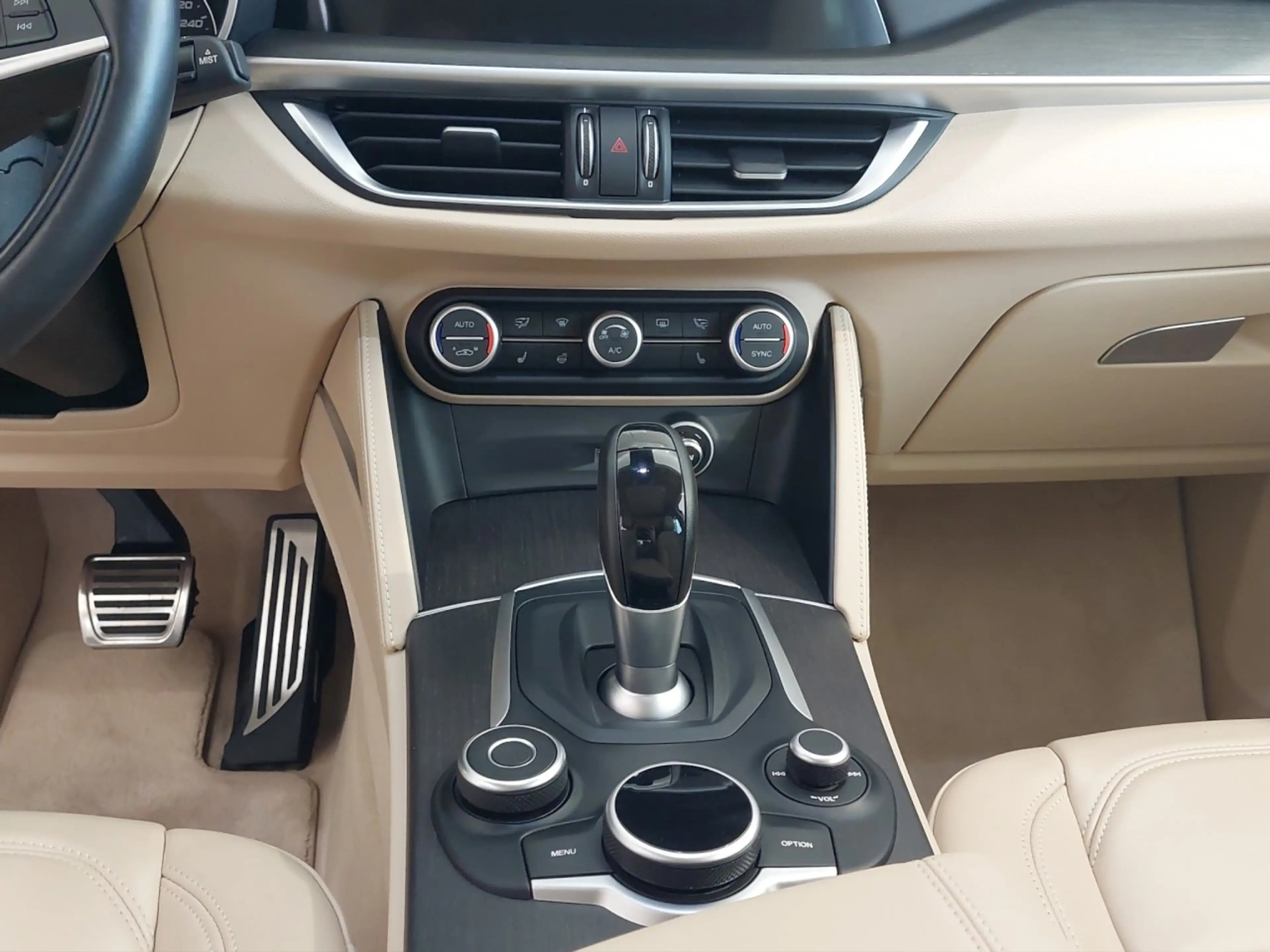 Alfa Romeo Stelvio Lusso Q4 2.2 JTDM Klima Einparkhilfe — photo 15