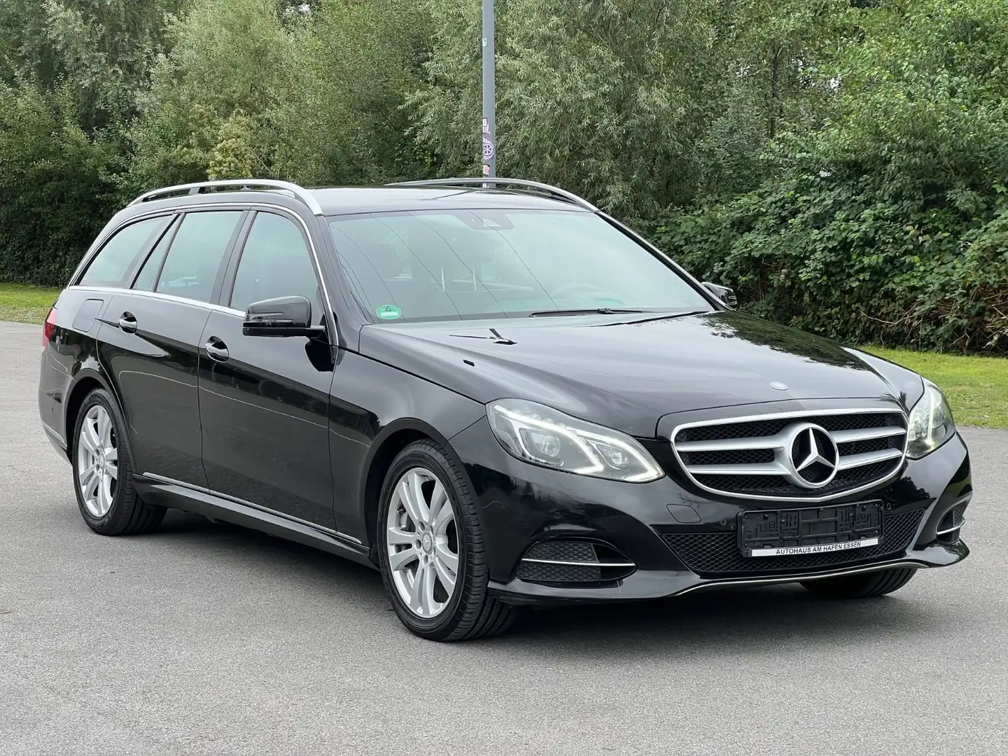 Mercedes-Benz E 220 T CDI BlueEfficiency Avantgarde*AHK*PDC* Schwarz - 1