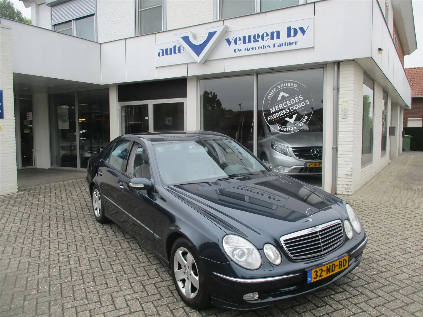 Mercedes-Benz E 320 3.2 E320 SEDAN AUT Avantgarde / 2e EIG Noir - 1