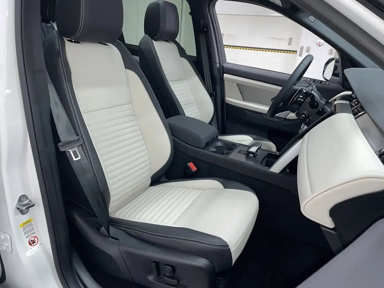 Land Rover Discovery Sport снимка Land Rover Discovery Sport