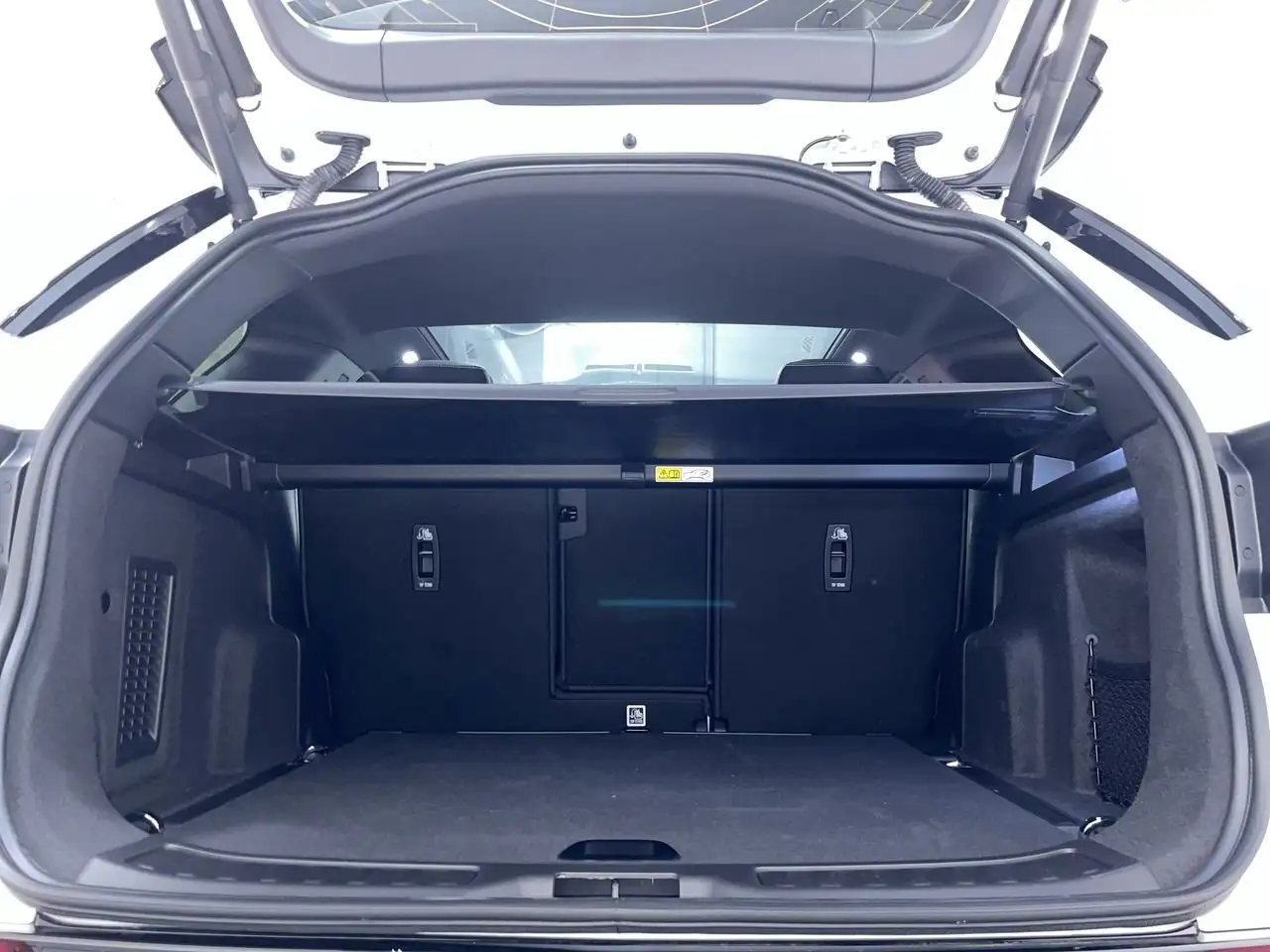 Land Rover Discovery Sport снимка Land Rover Discovery Sport
