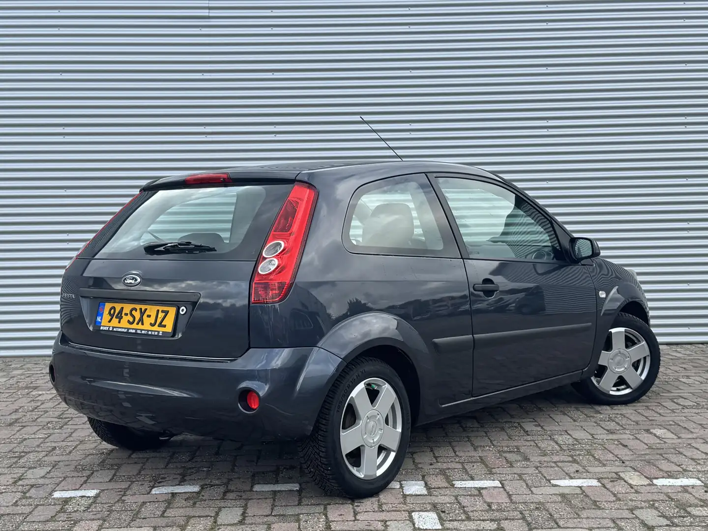 Ford Fiesta 1.4-16V Futura | Nieuw Binnen! | Airco | Lichtmeta Grijs - 2