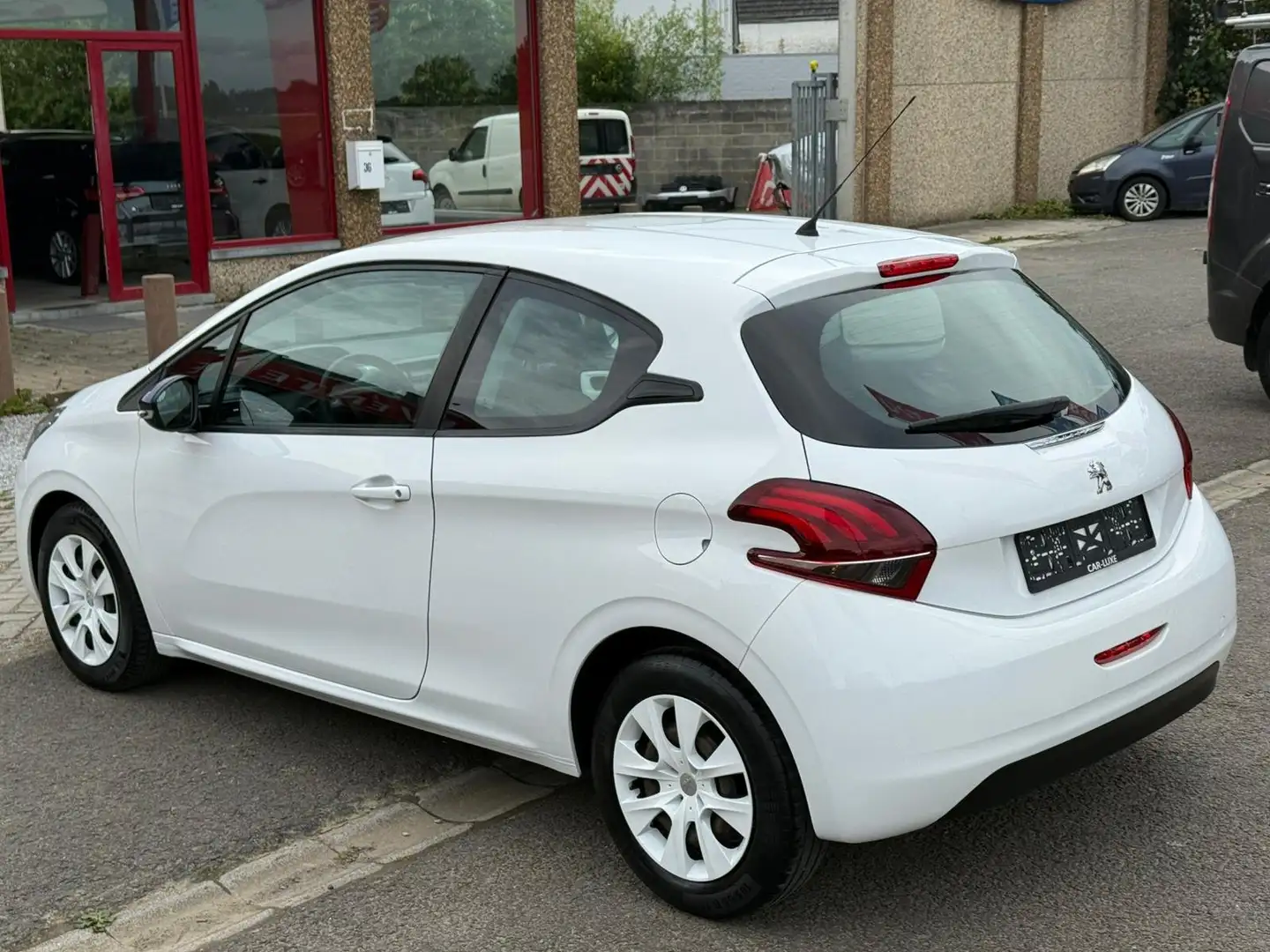 Peugeot 208 1.2i ACTIVE  MODEL LIKE Blanc - 2