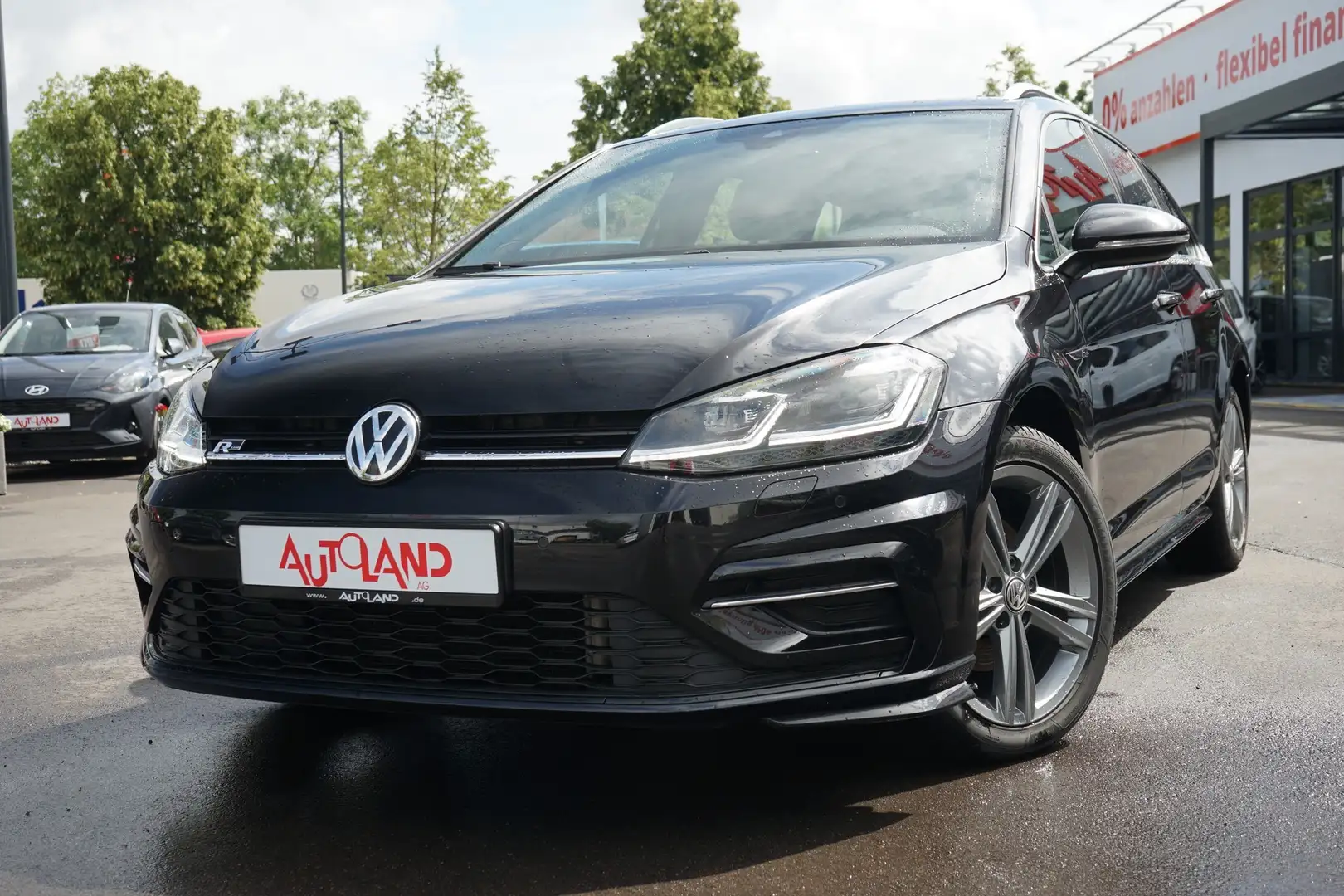 Volkswagen Golf VII Variant 2.0 TDI R-Line DSG Navi ACC PDC Zwart - 2