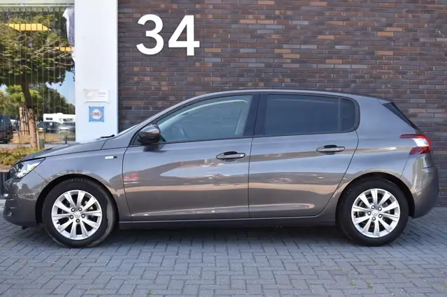 Peugeot 308 view 9