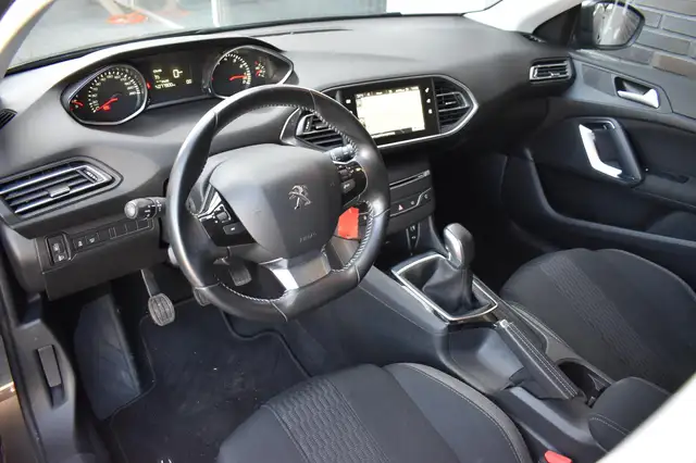 Peugeot 308 view 13