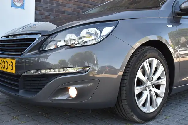 Peugeot 308 view 6