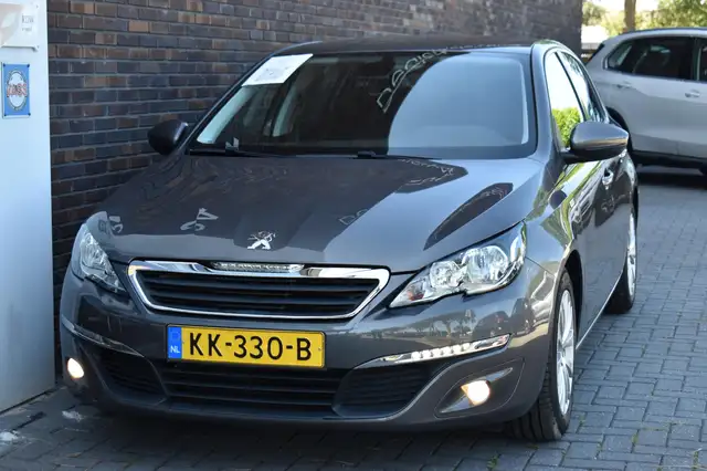 Peugeot 308 view 3